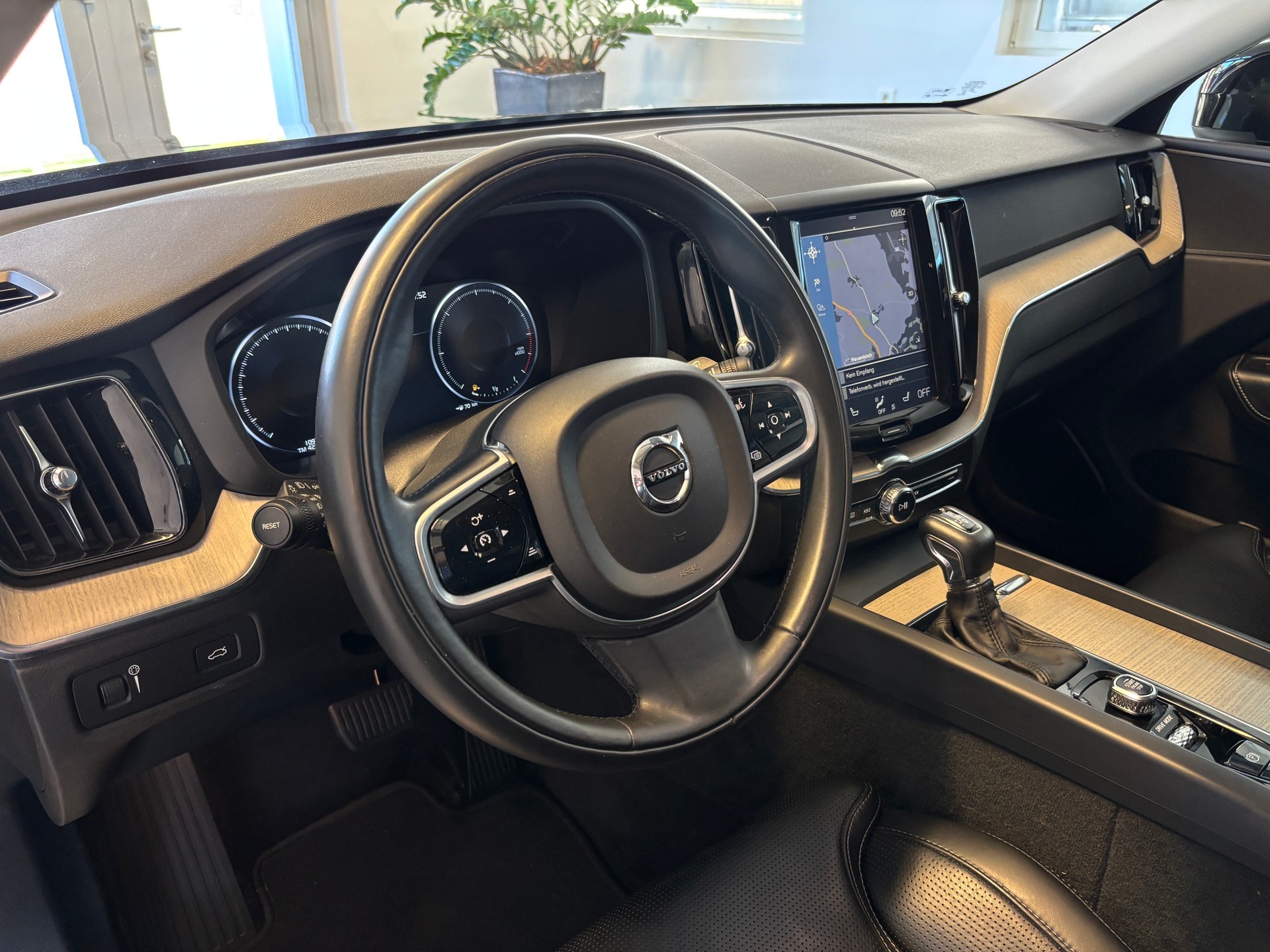 VOLVO XC60 D4 AWD Inscription Geartronic-image-5