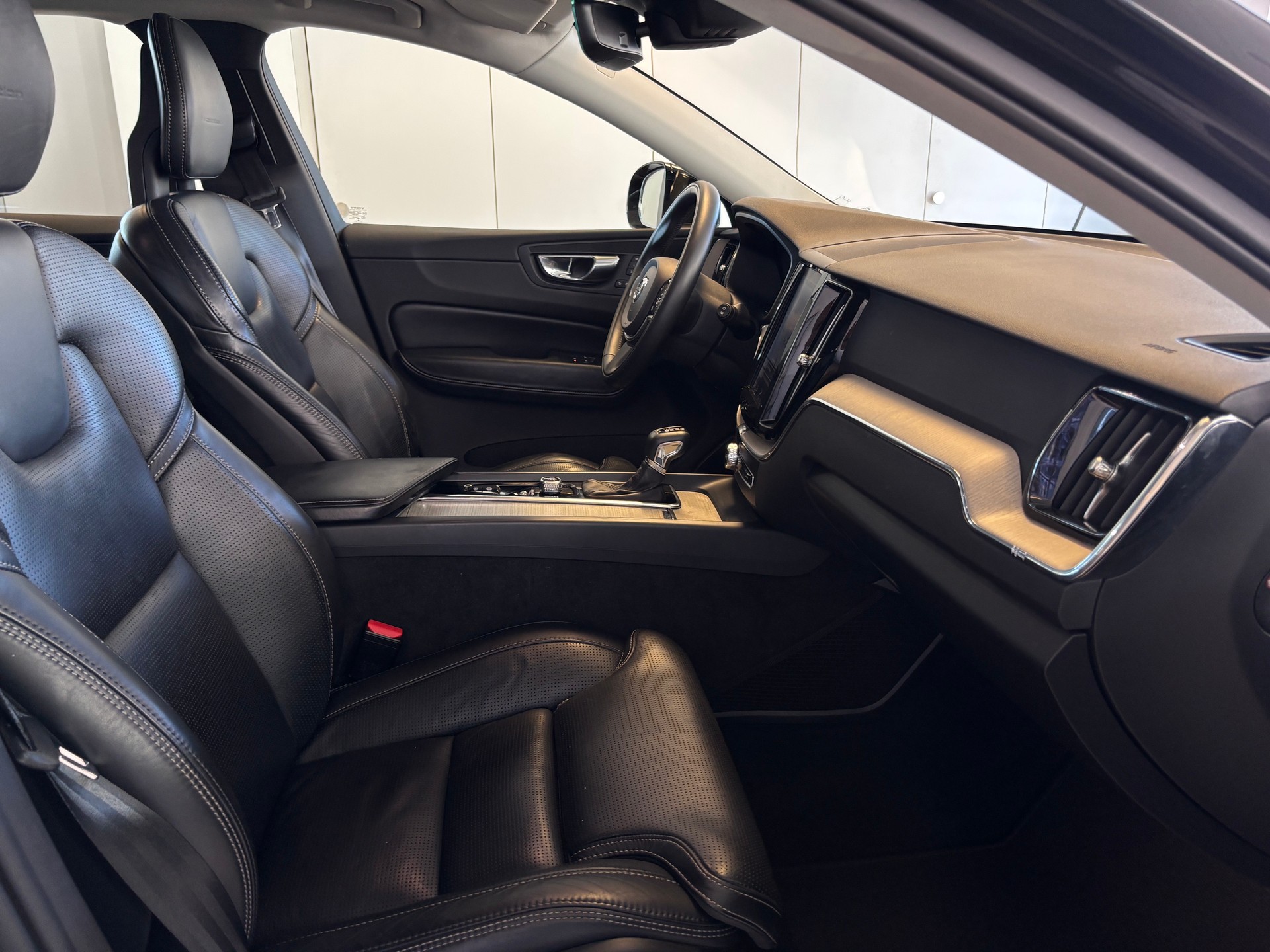 VOLVO XC60 D4 AWD Inscription Geartronic-image-9