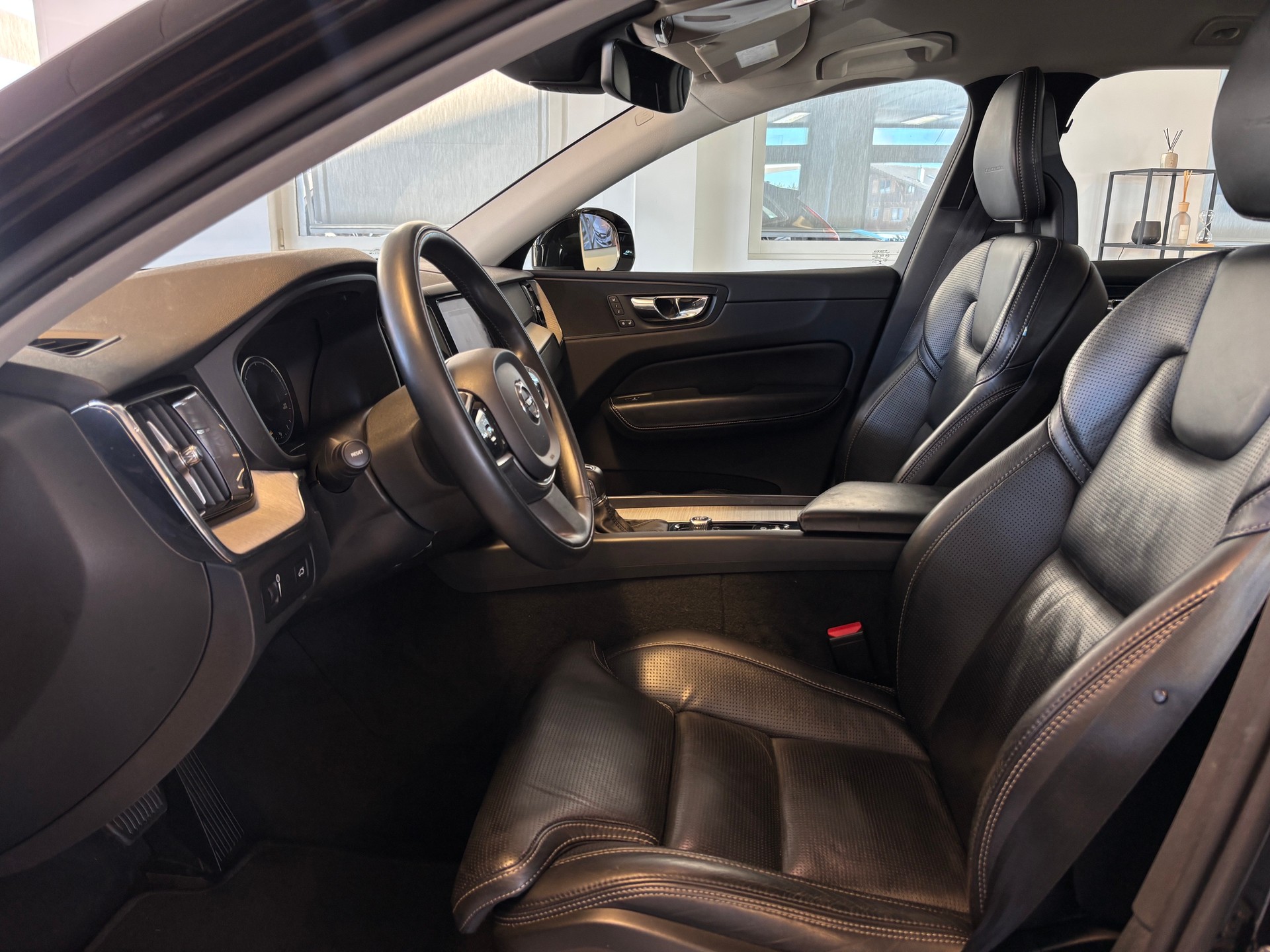 VOLVO XC60 D4 AWD Inscription Geartronic-image-6