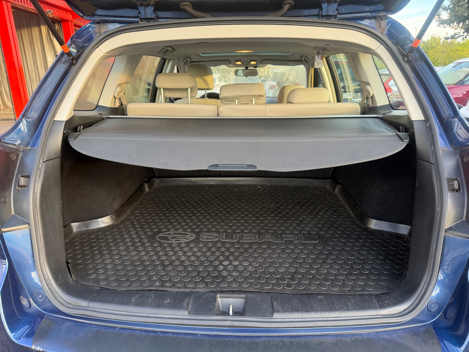 SUBARU Outback 3.6R Executive AWD Automatic-image-12