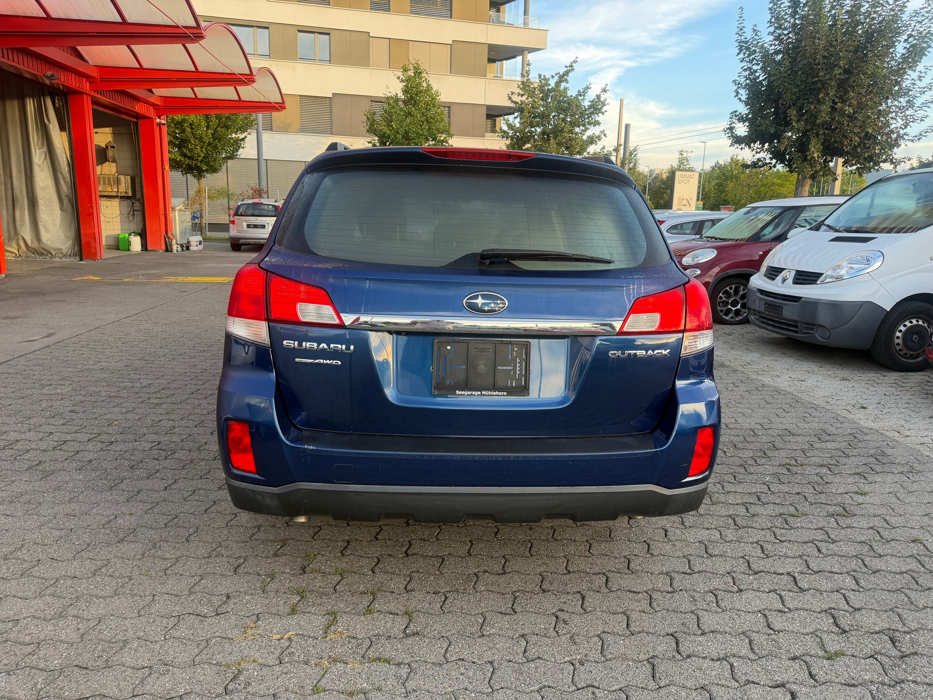 SUBARU Outback 3.6R Executive AWD Automatic-image-5