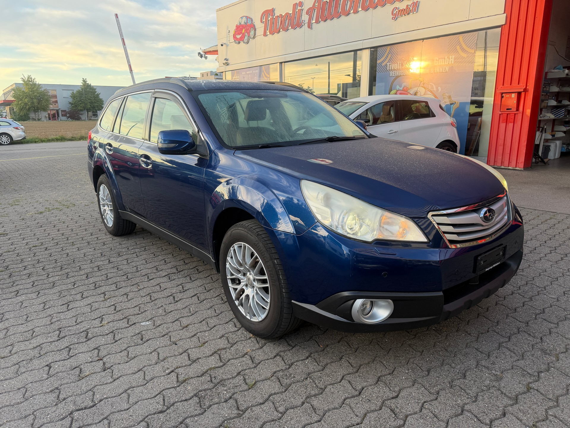 SUBARU Outback 3.6R Executive AWD Automatic-showroom-element-1