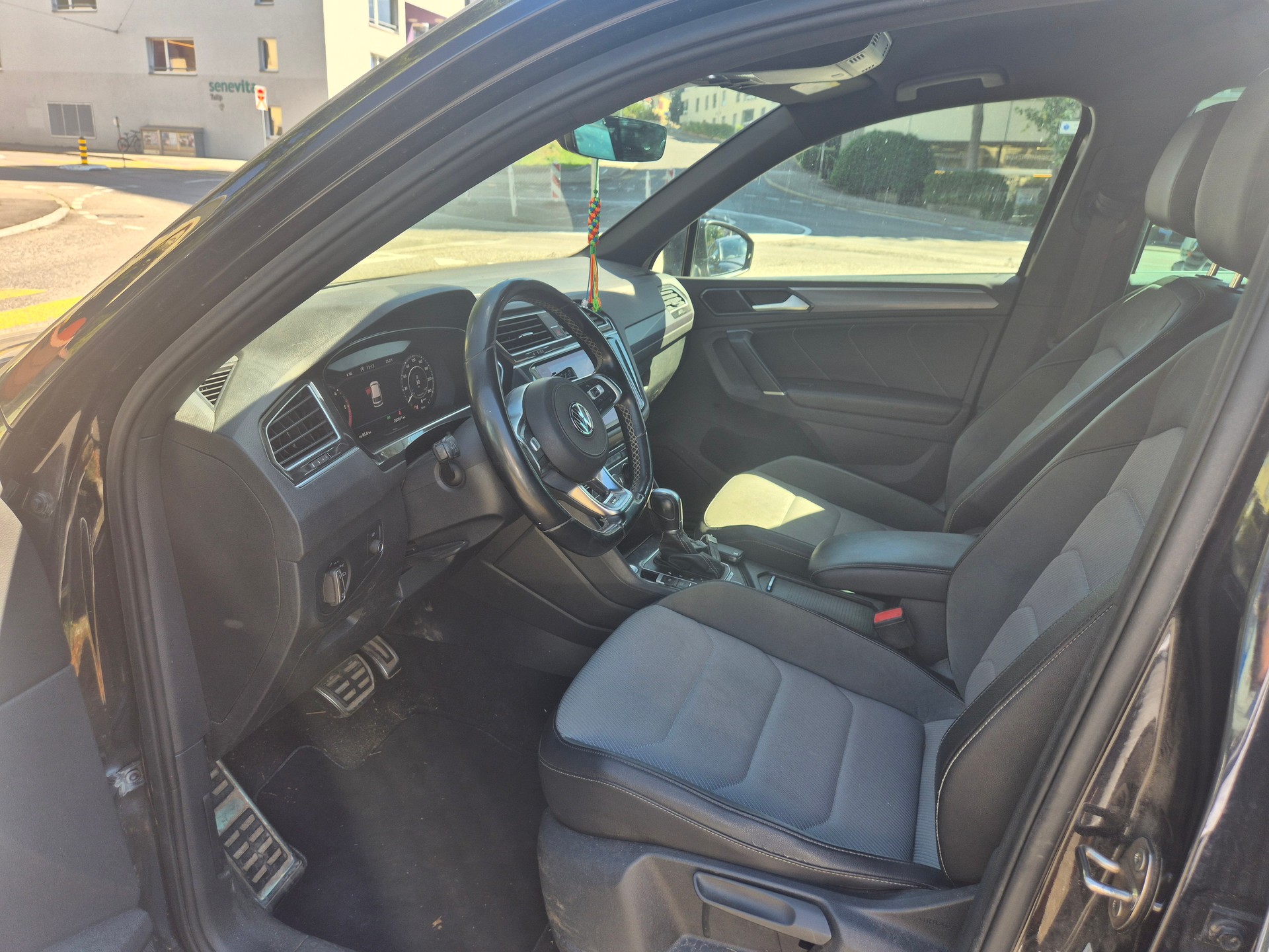 VW Tiguan 2.0 TDI SCR R-line 4Motion DSG-image-7