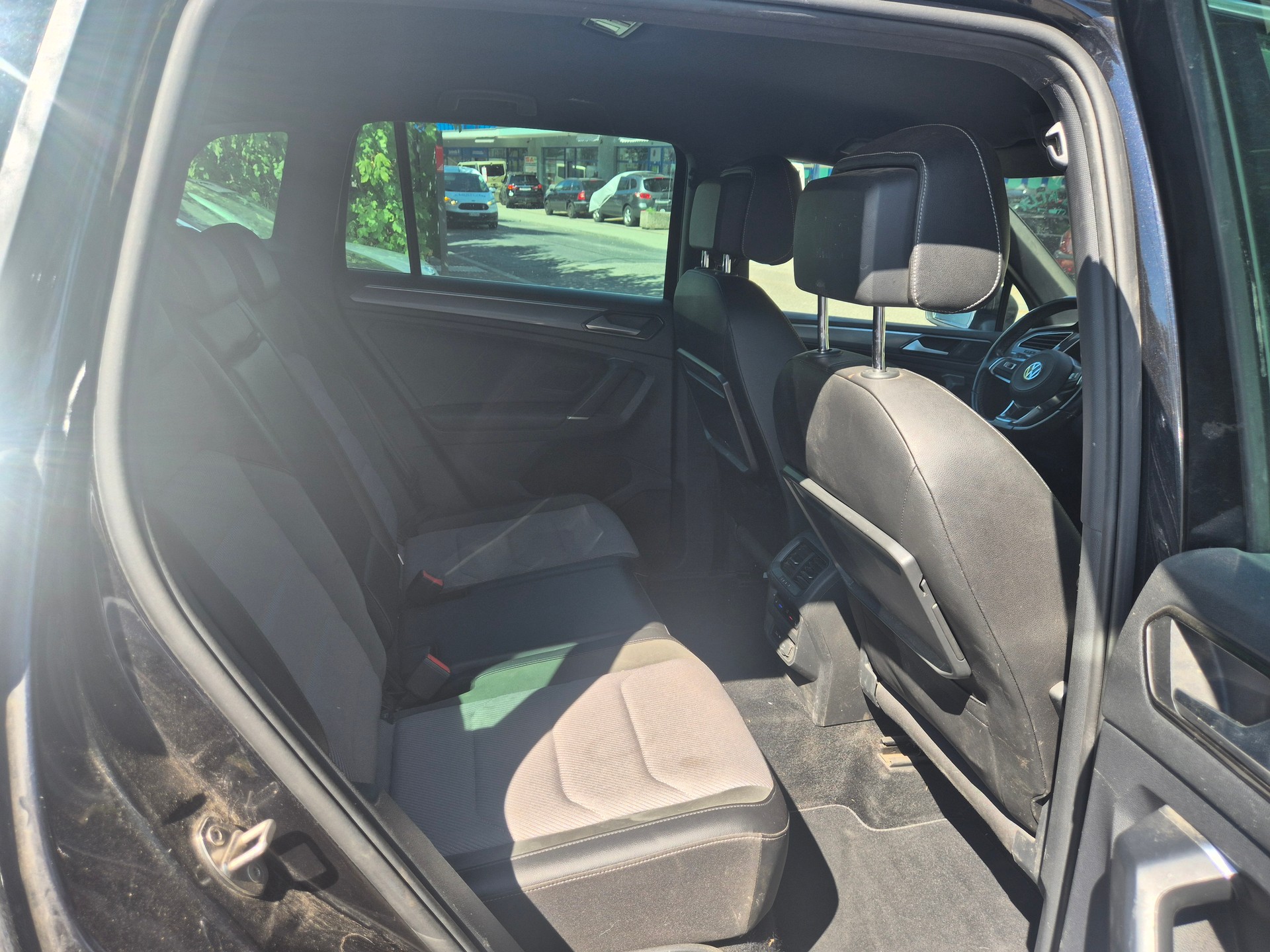 VW Tiguan 2.0 TDI SCR R-line 4Motion DSG-image-9
