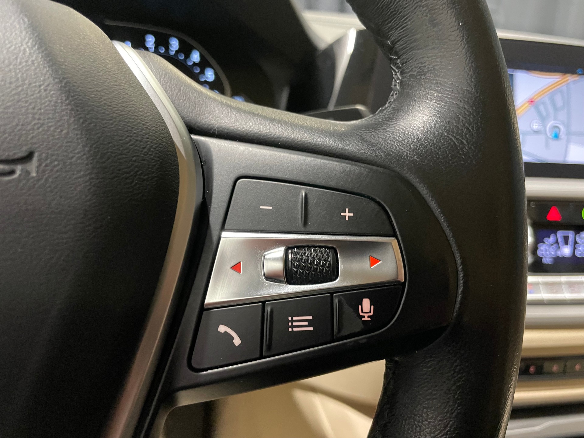 BMW 330e xDrive Steptronic (62)-image-11