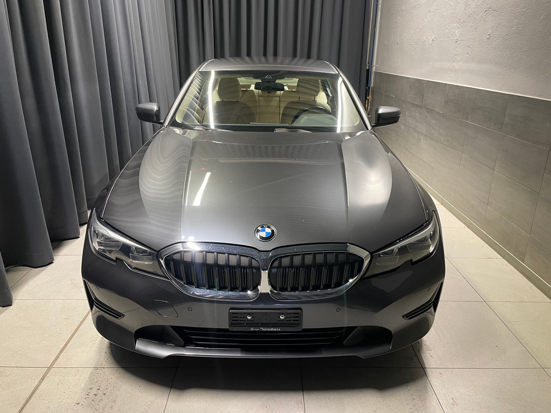 BMW 330e xDrive Steptronic (62)-showroom-element-1