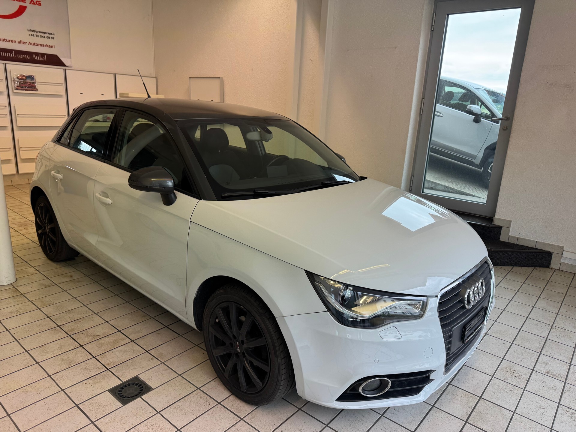 AUDI A1 Sportback 1.6 TDI Attraction DSG-image-2