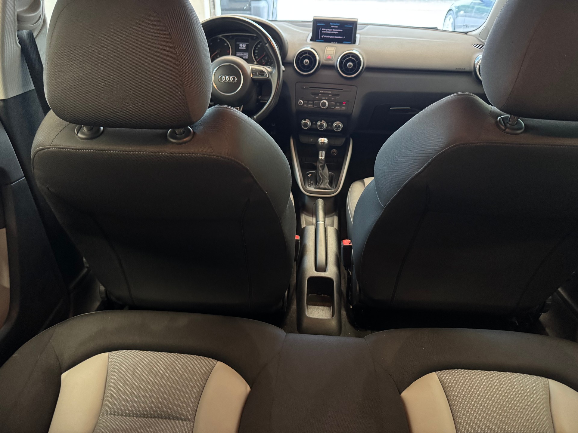 AUDI A1 Sportback 1.6 TDI Attraction DSG-image-7