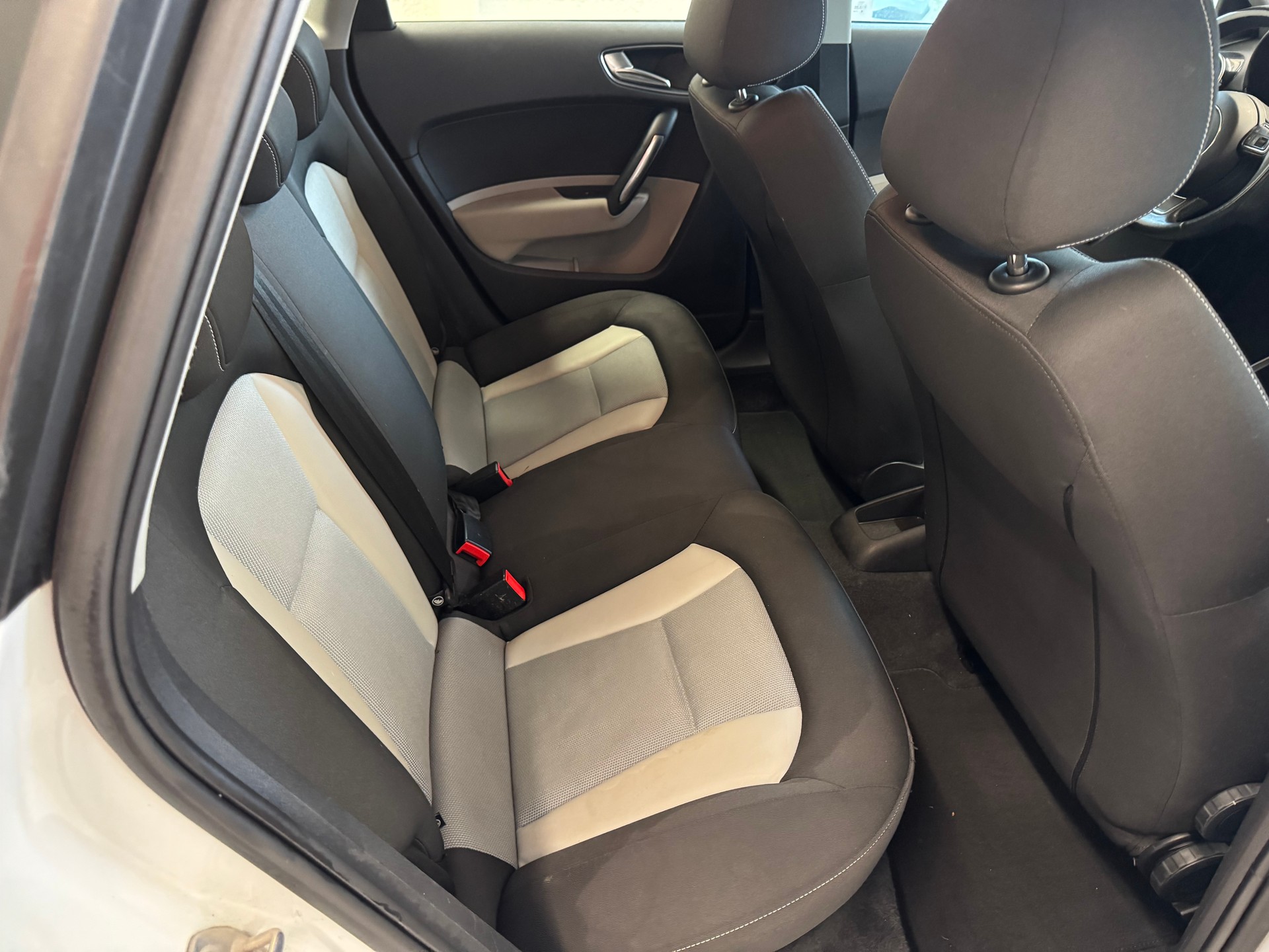 AUDI A1 Sportback 1.6 TDI Attraction DSG-image-11