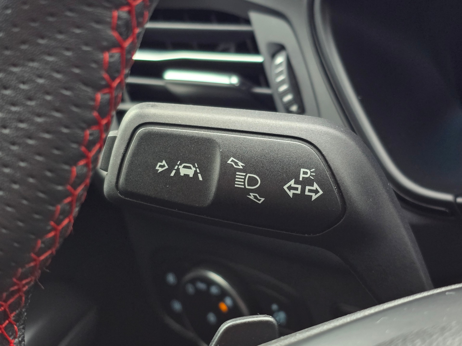 FORD Focus 1.5 SCTi ST Line X Automatic-image-28
