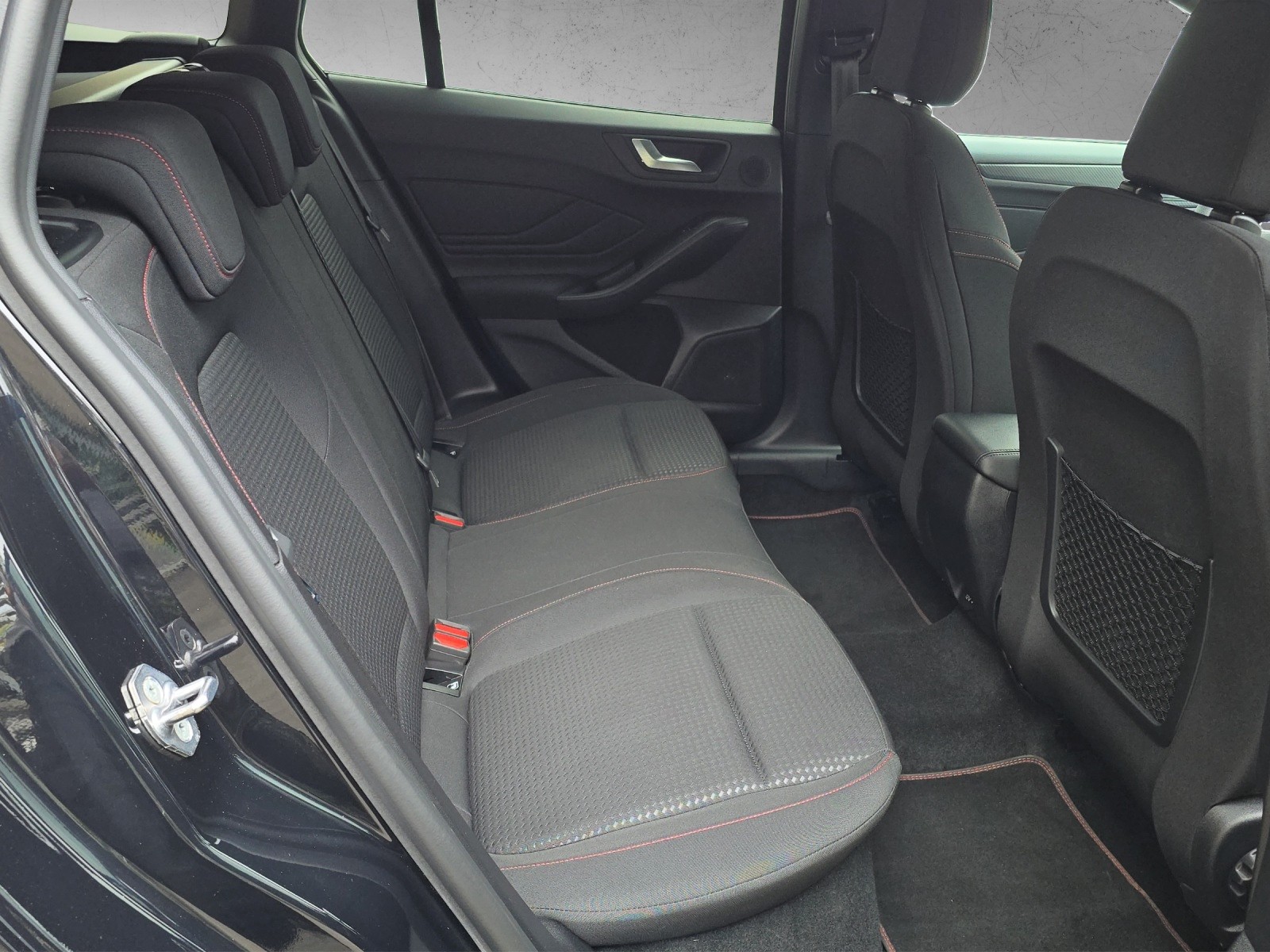 FORD Focus 1.5 SCTi ST Line X Automatic-image-14