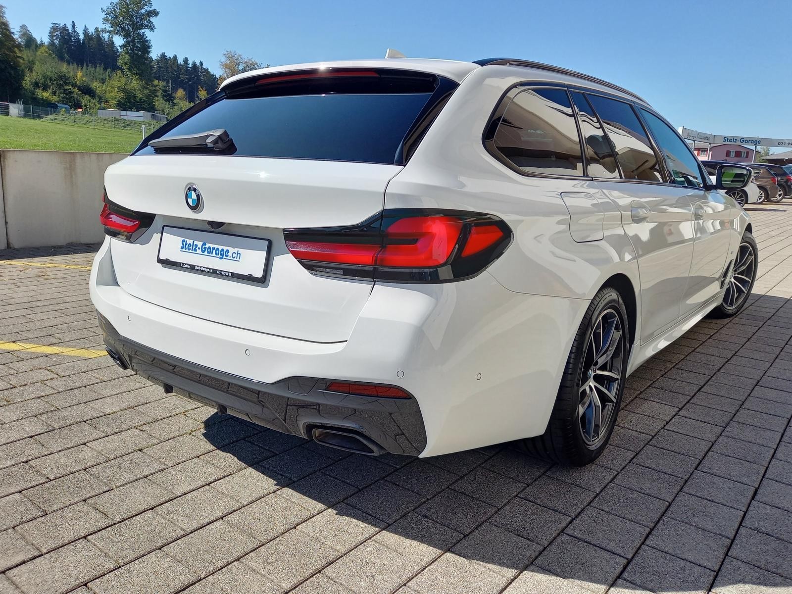 BMW 520d xDrive 48V Touring M Sport Pro Steptronic-showroom-element-1