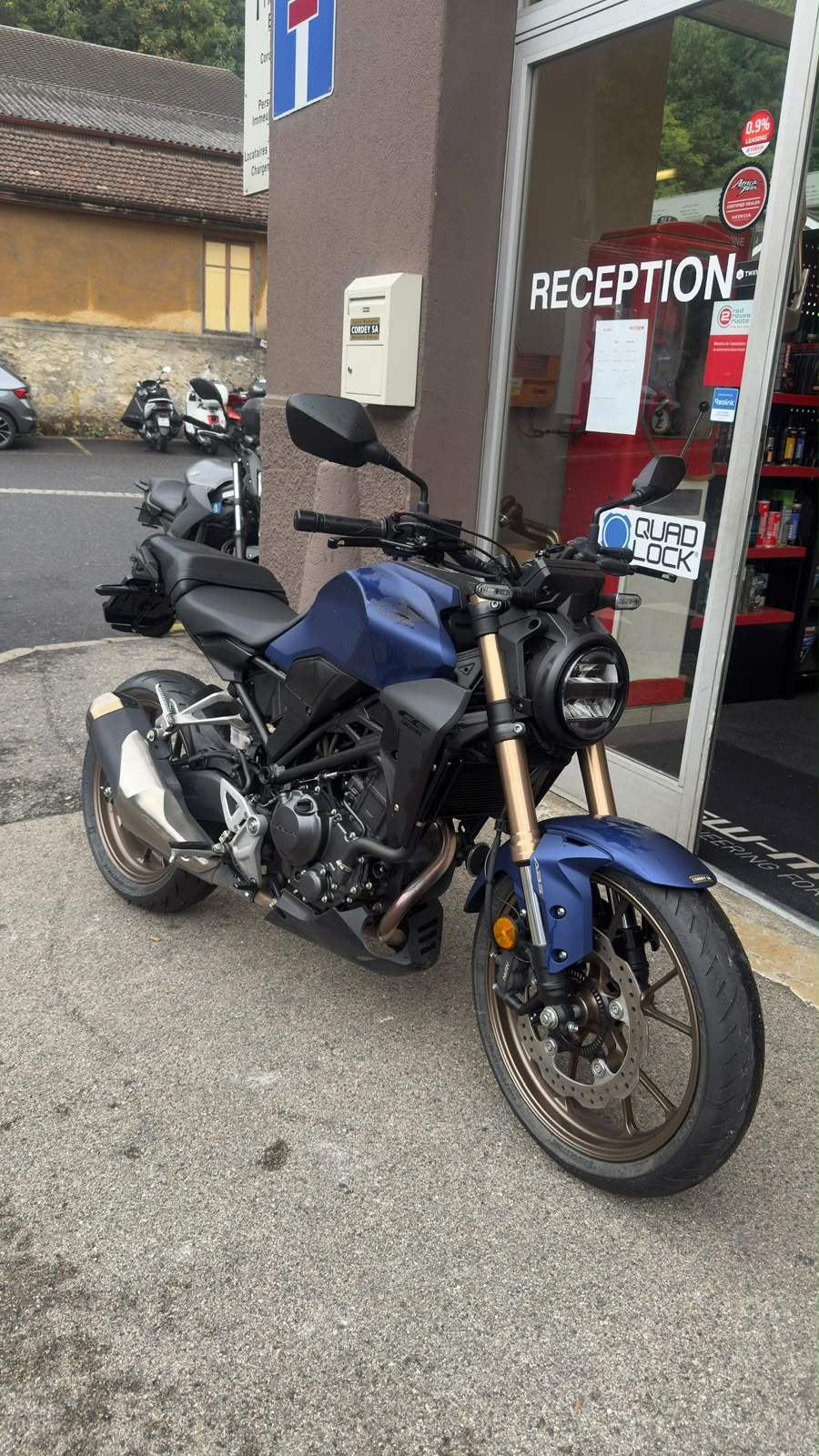 HONDA CB 300 R-image-0