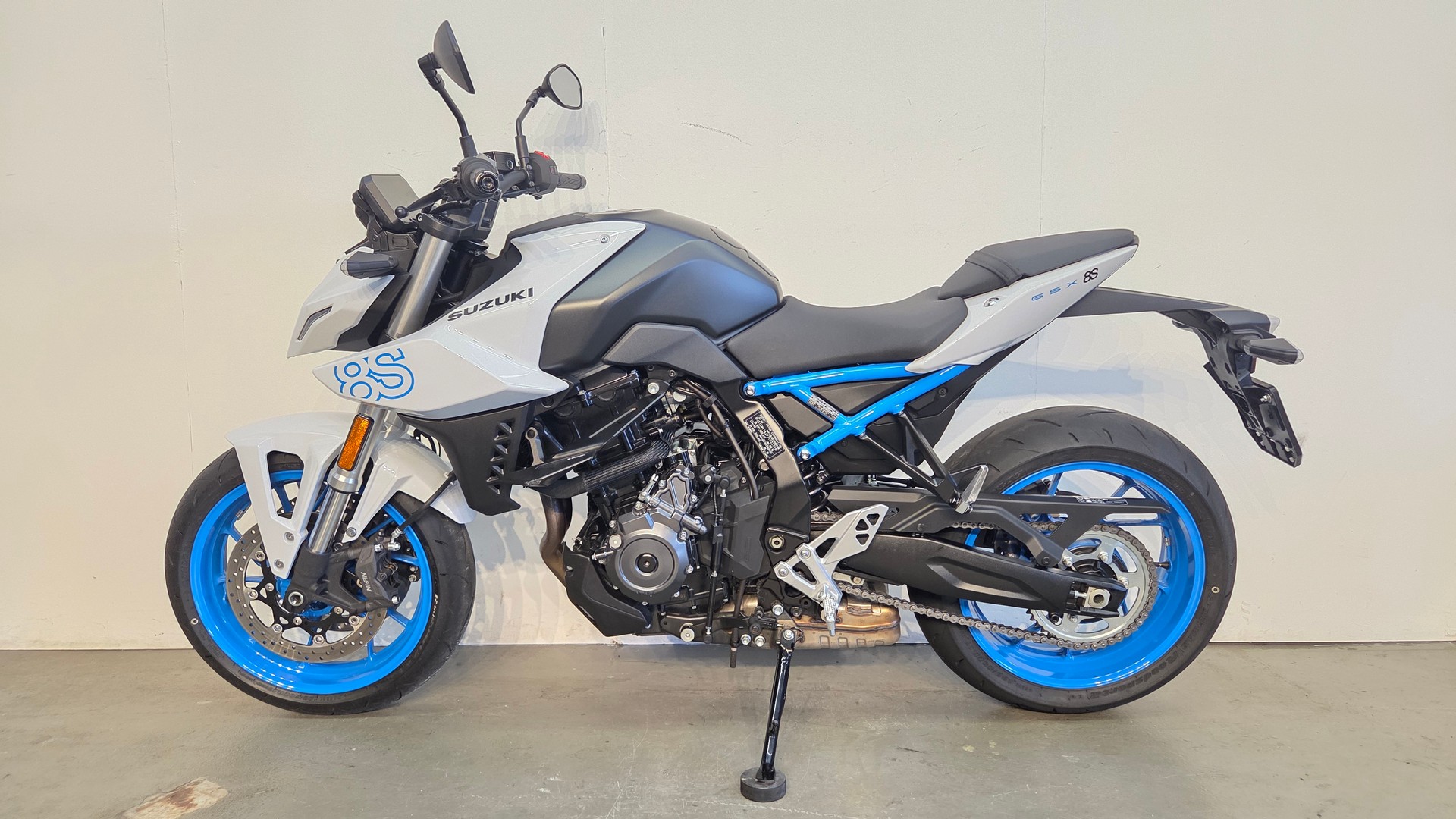 SUZUKI GSX 8 S (35kW)-showroom-element-1
