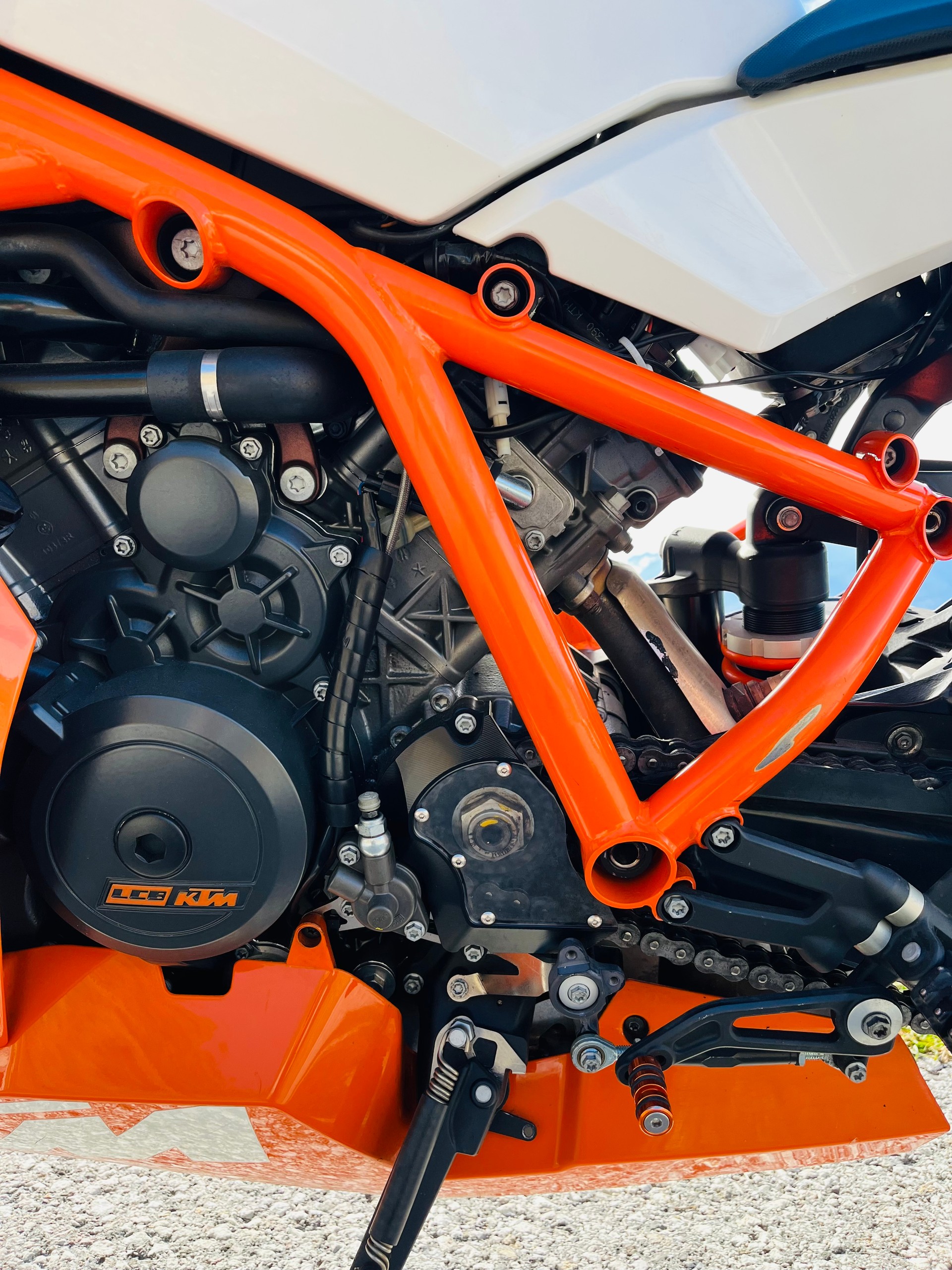 KTM 1190 RC8 R-image-8