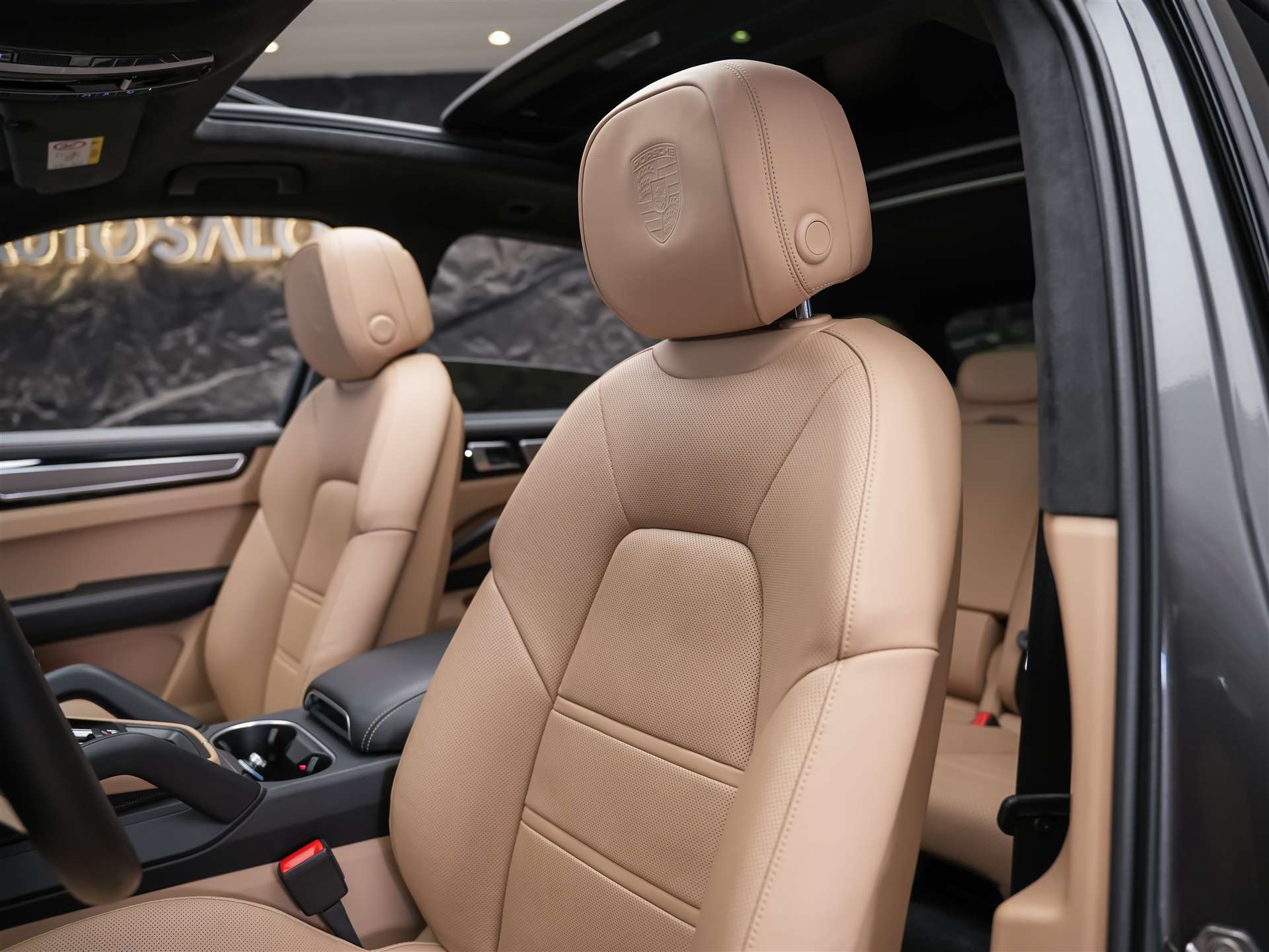 PORSCHE Cayenne 4.0 V8 GTS *CH Auto*Panorama*Massage*Allradlenkung*-image-9