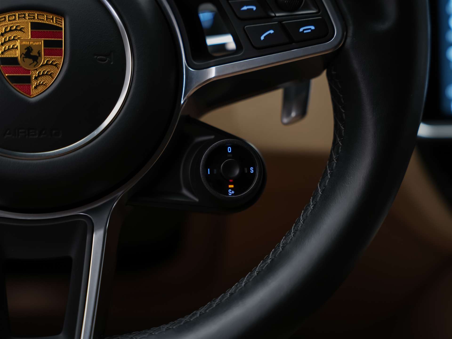 PORSCHE Cayenne 4.0 V8 GTS *CH Auto*Panorama*Massage*Allradlenkung*-image-35