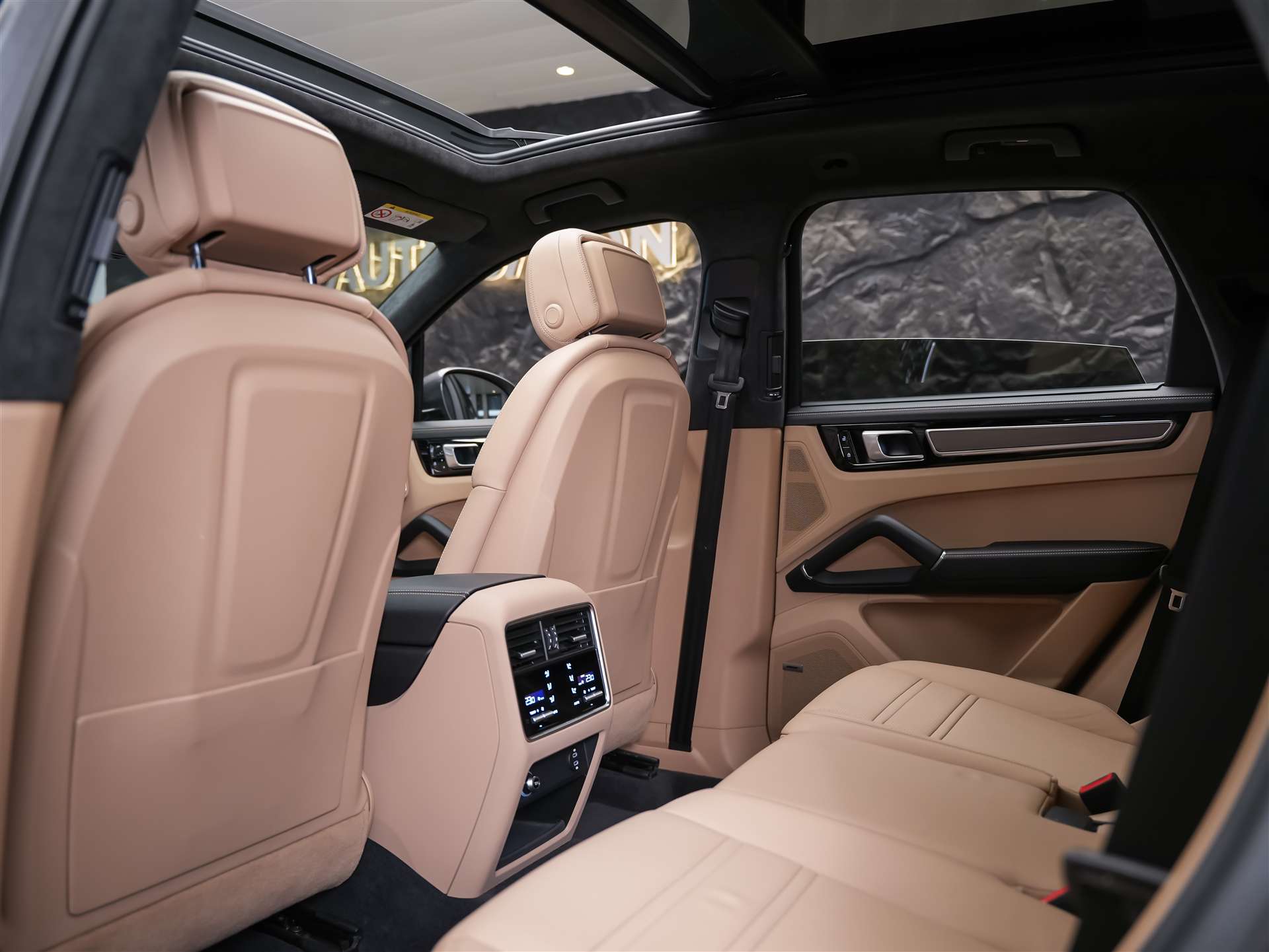PORSCHE Cayenne 4.0 V8 GTS *CH Auto*Panorama*Massage*Allradlenkung*-image-12