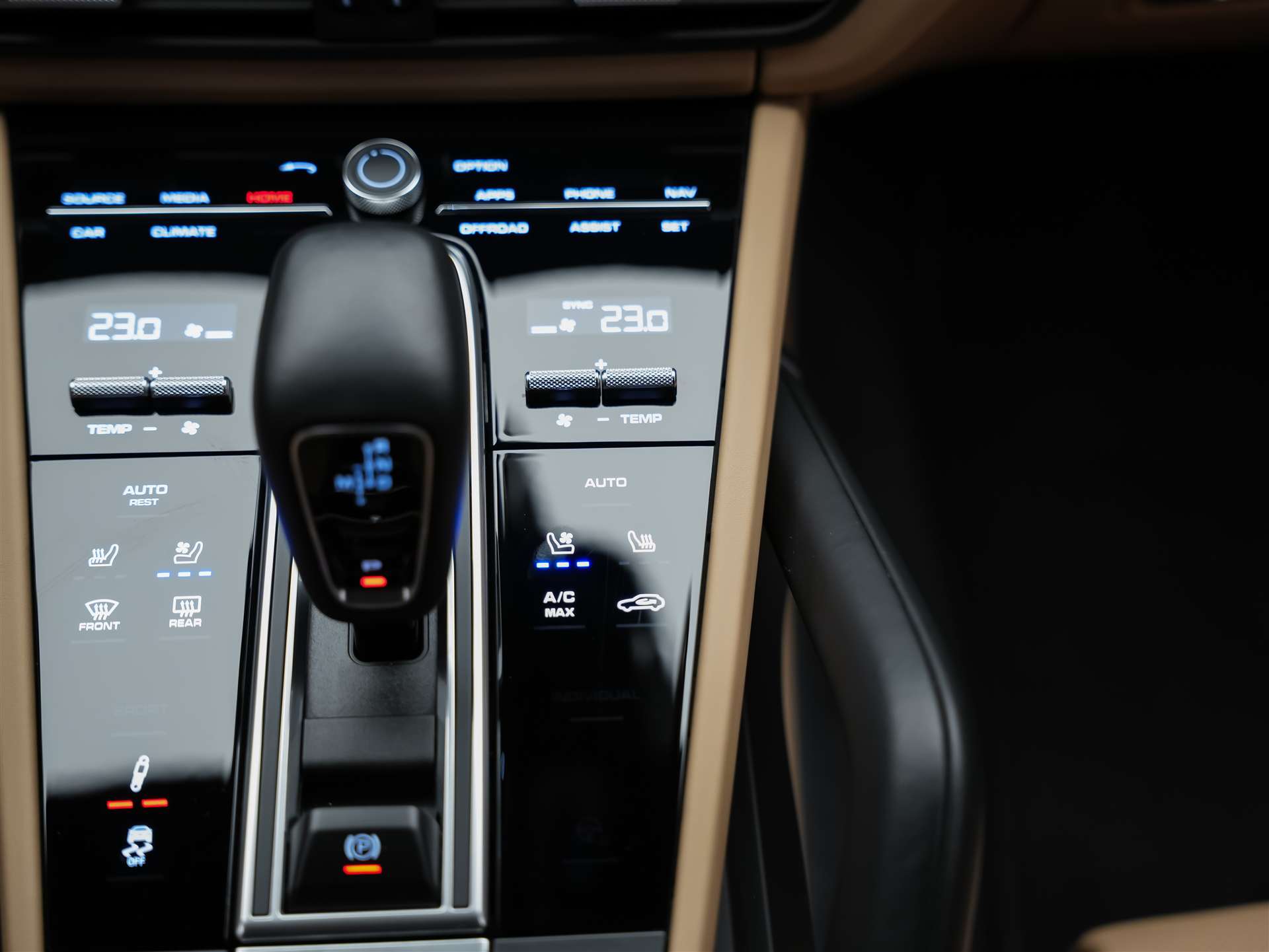 PORSCHE Cayenne 4.0 V8 GTS *CH Auto*Panorama*Massage*Allradlenkung*-image-26