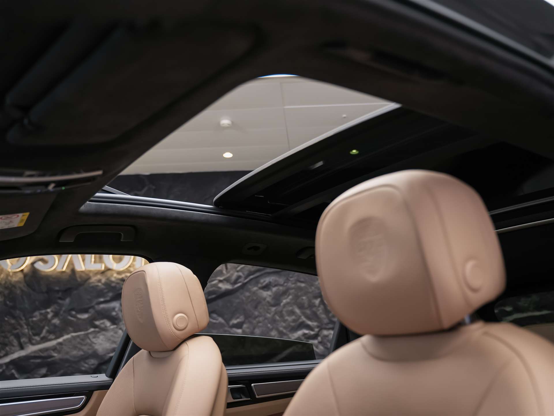 PORSCHE Cayenne 4.0 V8 GTS *CH Auto*Panorama*Massage*Allradlenkung*-image-11