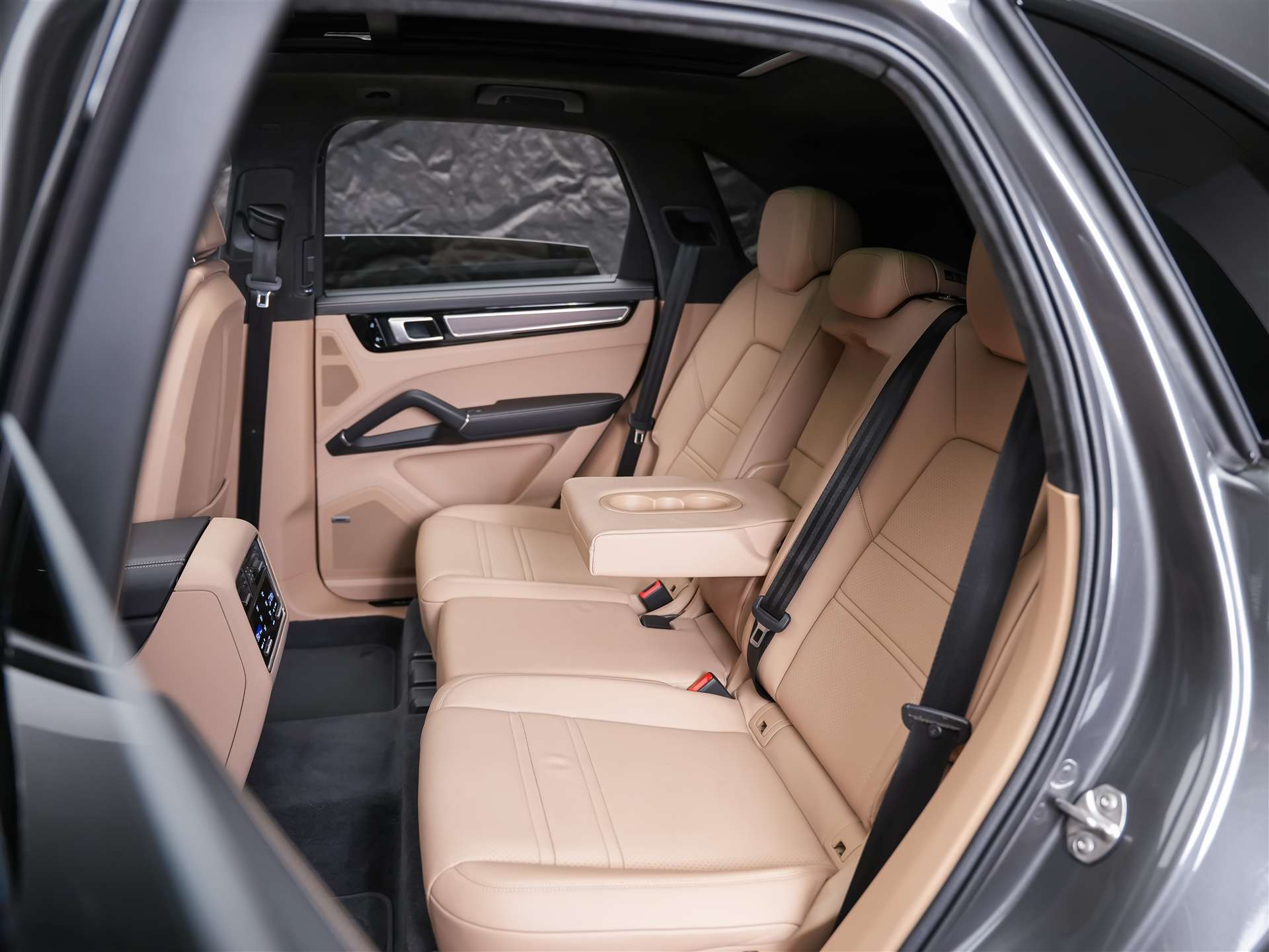 PORSCHE Cayenne 4.0 V8 GTS *CH Auto*Panorama*Massage*Allradlenkung*-image-15