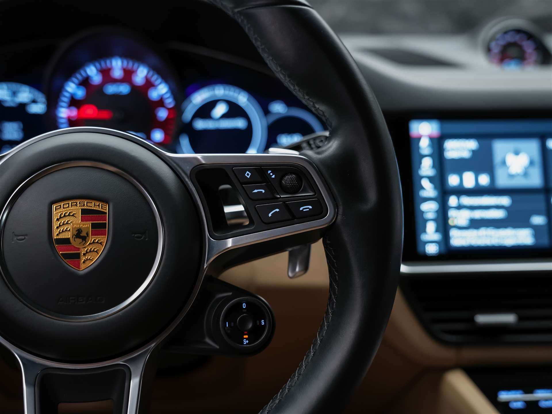 PORSCHE Cayenne 4.0 V8 GTS *CH Auto*Panorama*Massage*Allradlenkung*-image-33