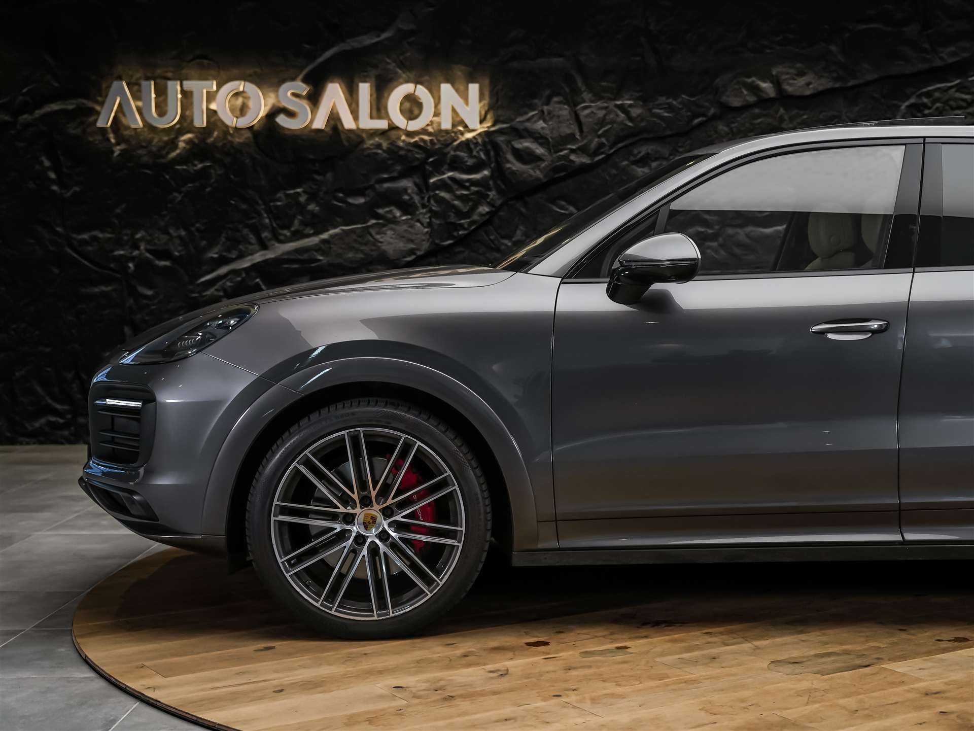 PORSCHE Cayenne 4.0 V8 GTS *CH Auto*Panorama*Massage*Allradlenkung*-image-18