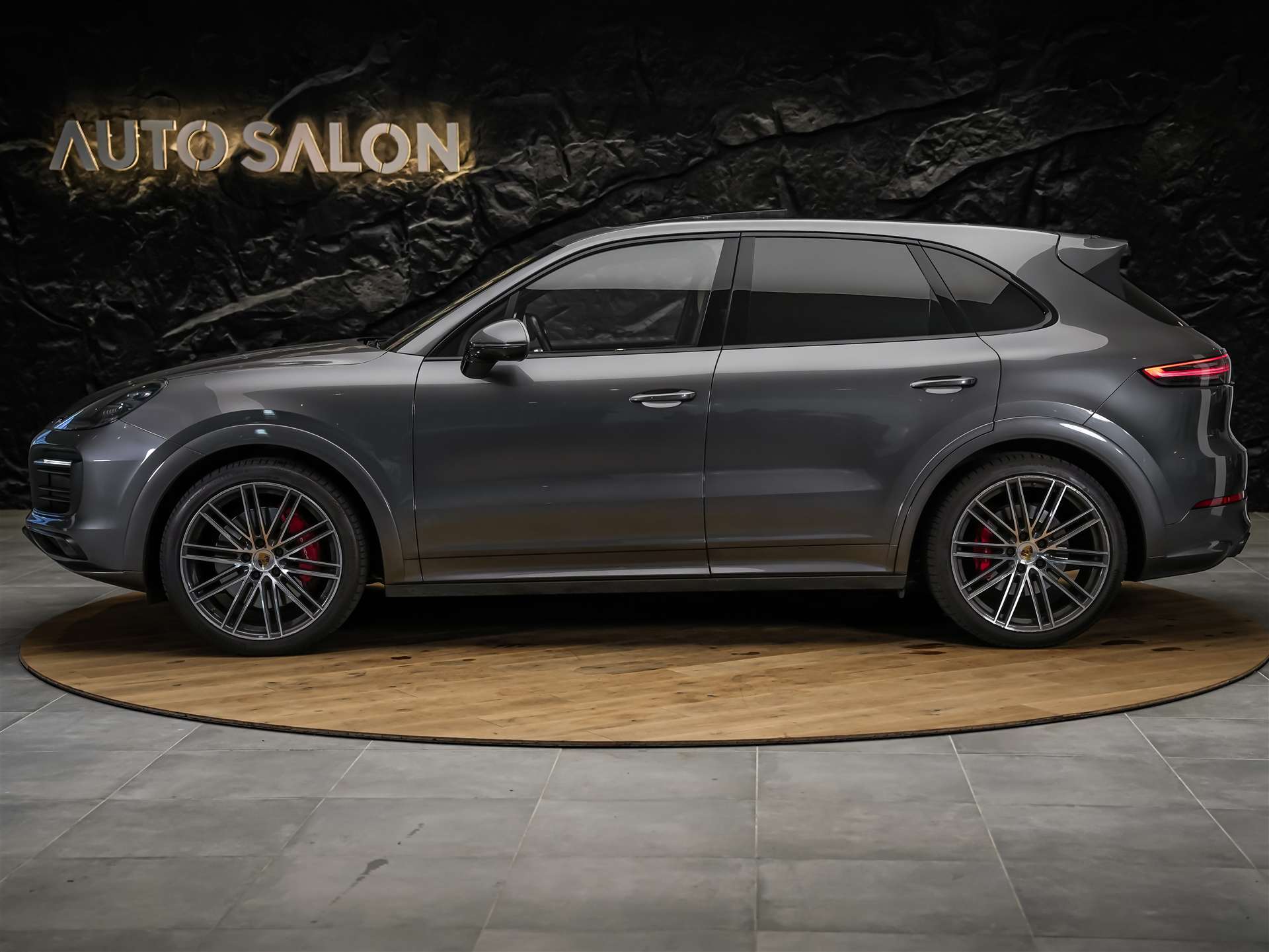 PORSCHE Cayenne 4.0 V8 GTS *CH Auto*Panorama*Massage*Allradlenkung*-showroom-element-1