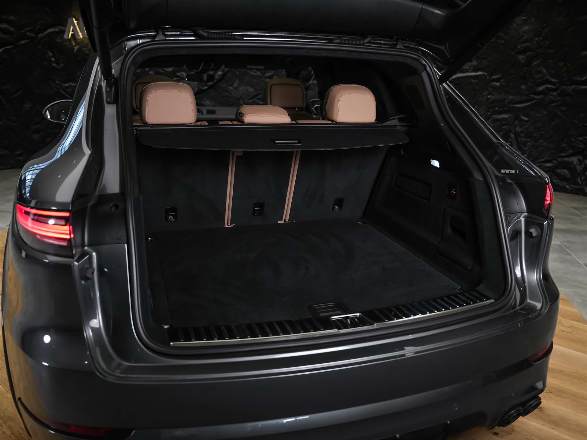 PORSCHE Cayenne 4.0 V8 GTS *CH Auto*Panorama*Massage*Allradlenkung*-image-49