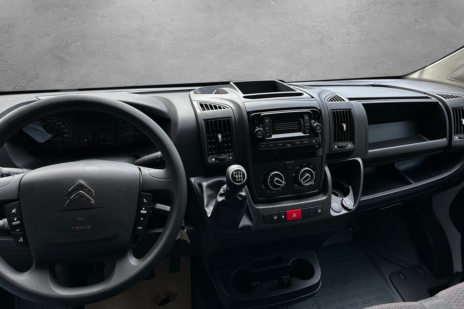 CITROEN Jumper 33 2.2 BlueHDi 140 L2H2-image-10