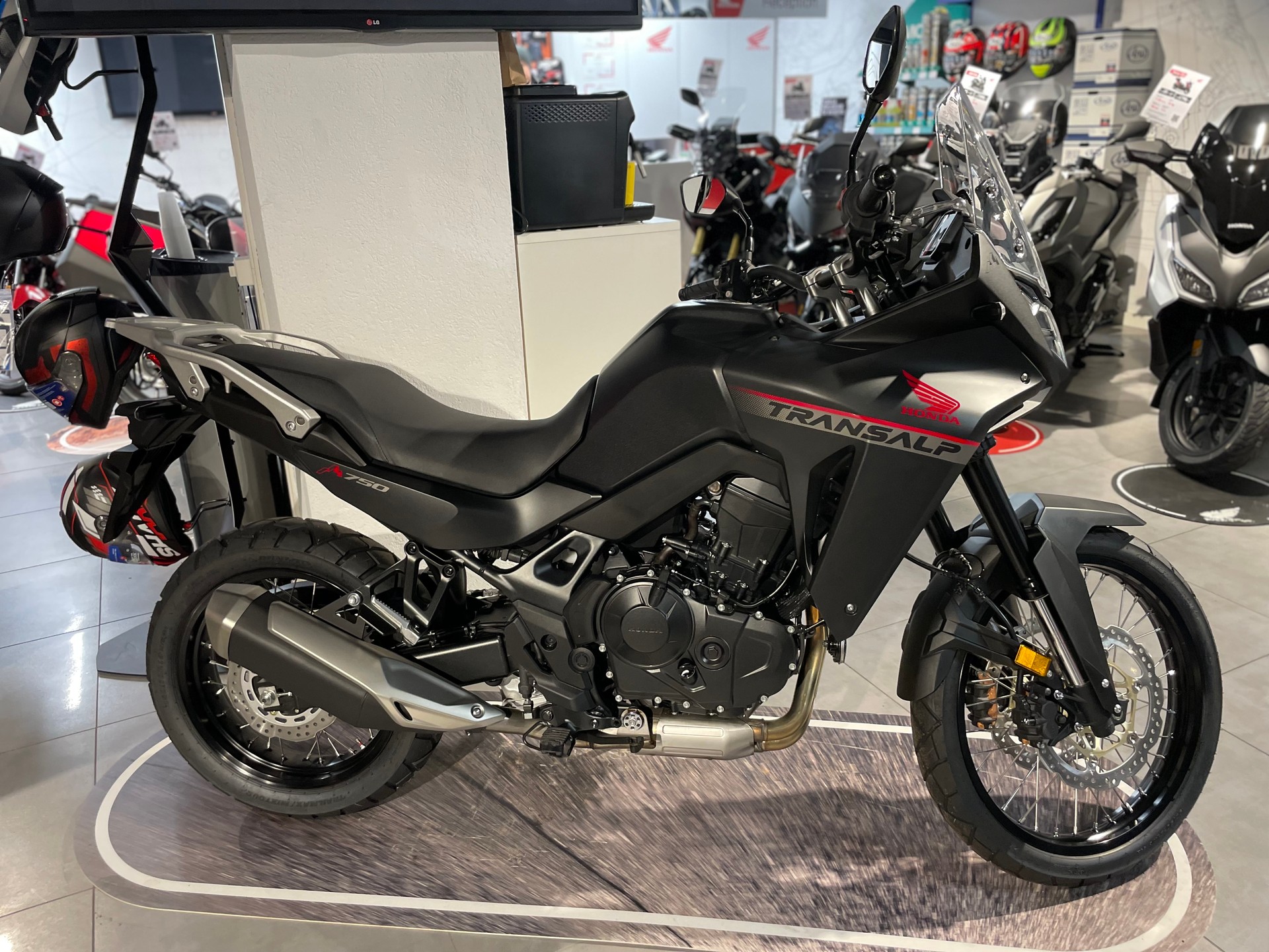HONDA XL 750 Transalp-image-2