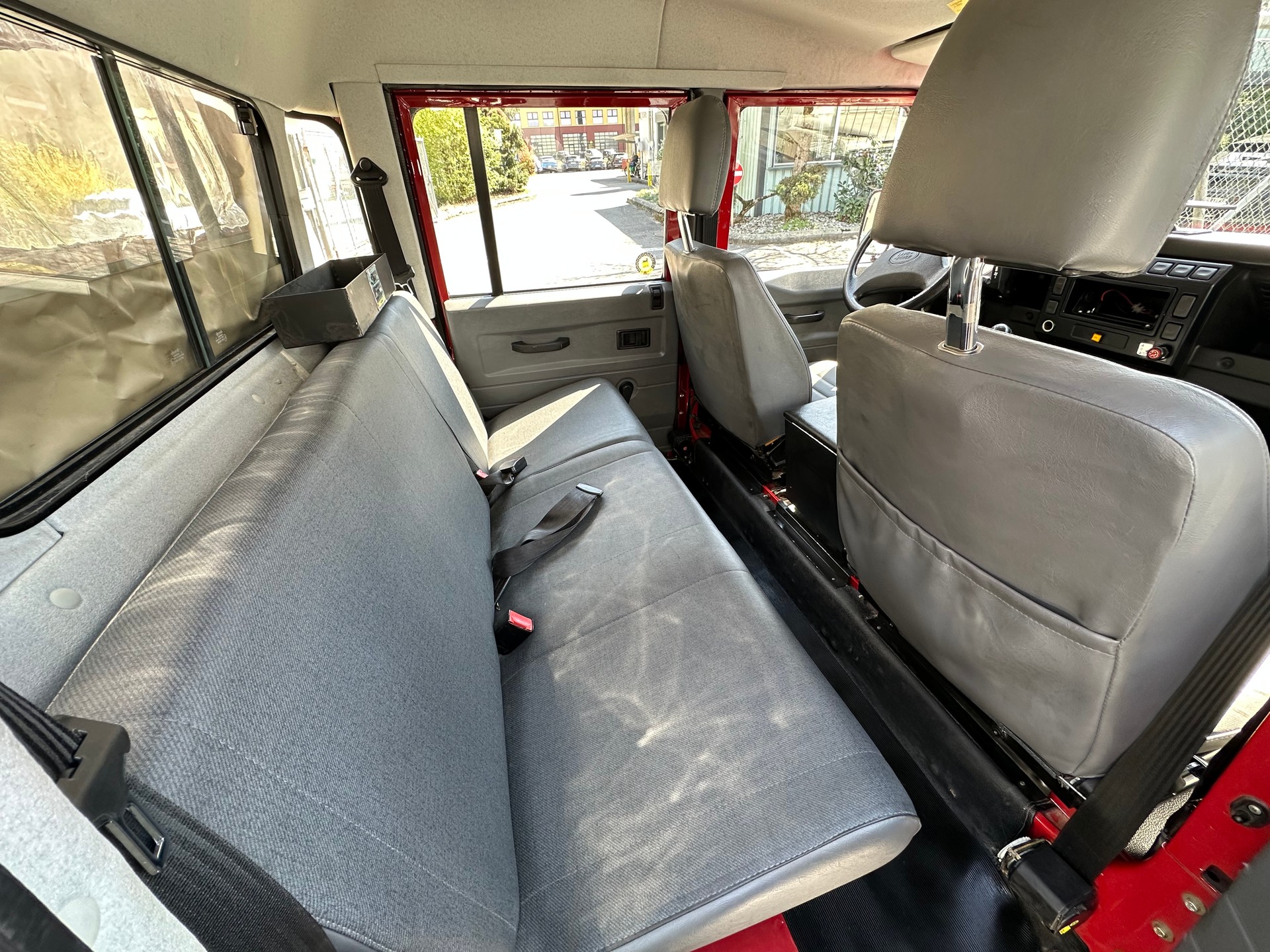 LAND ROVER Defender 130 2.5Td5-image-10