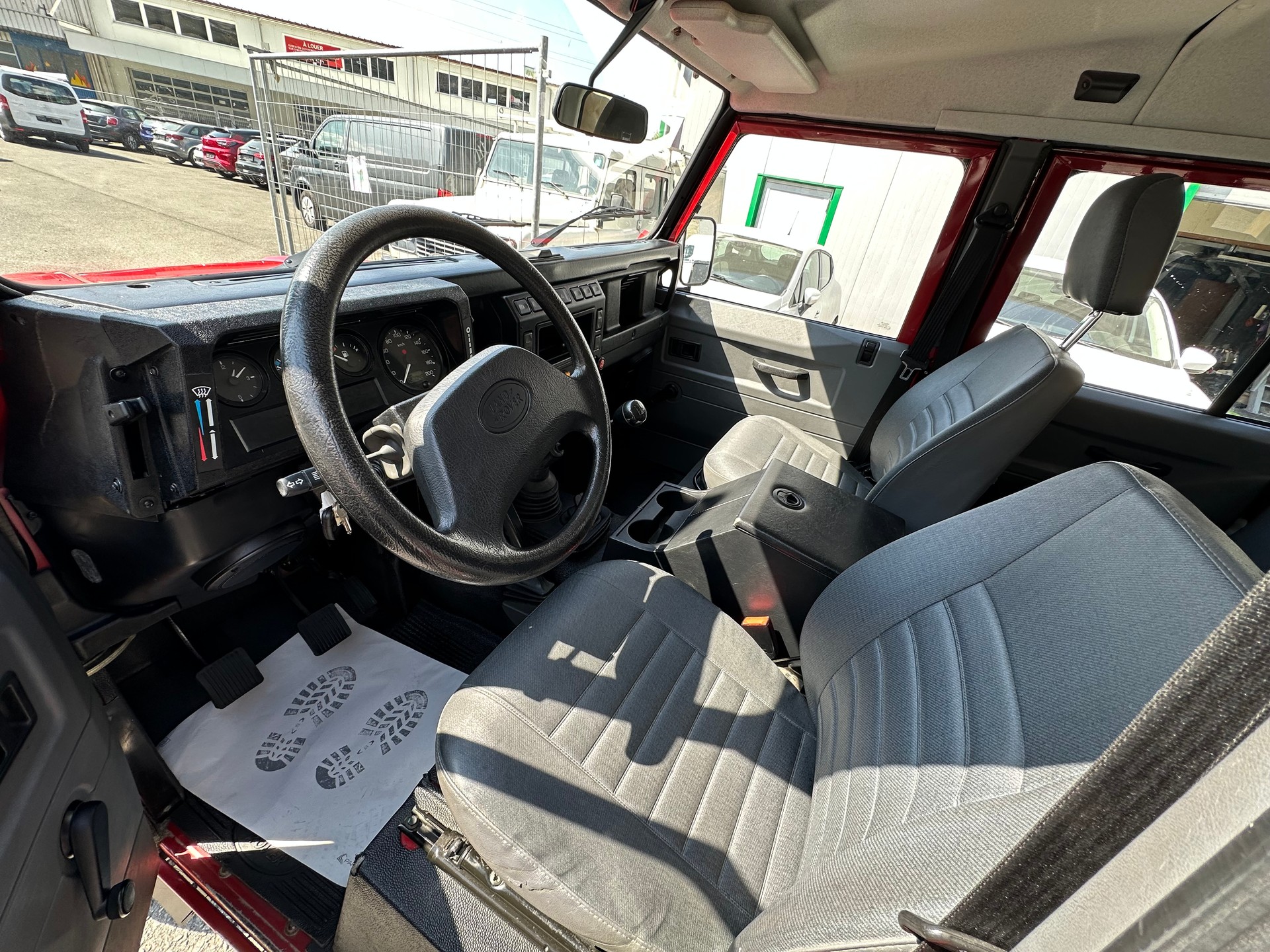 LAND ROVER Defender 130 2.5Td5-image-12