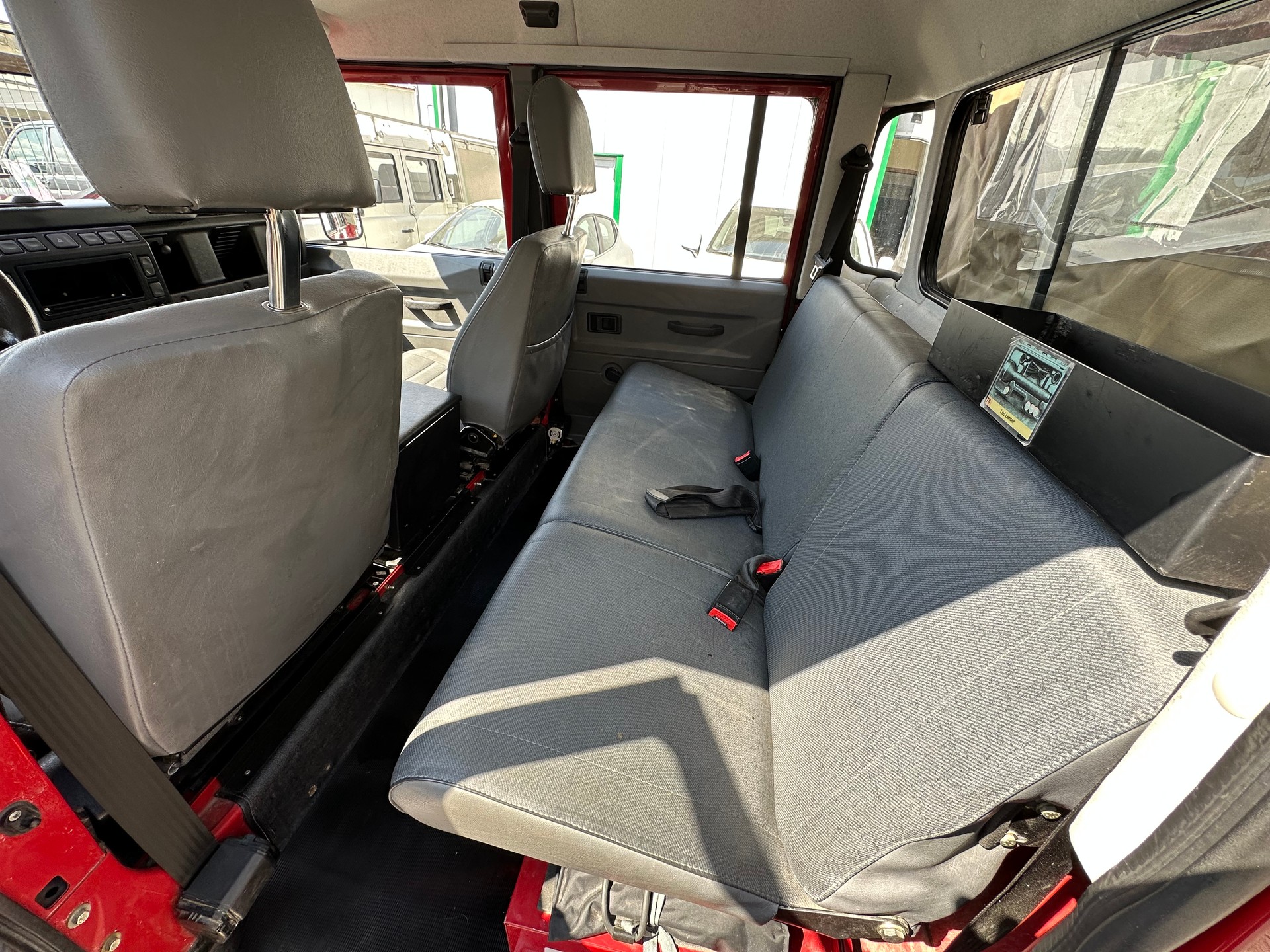LAND ROVER Defender 130 2.5Td5-image-9