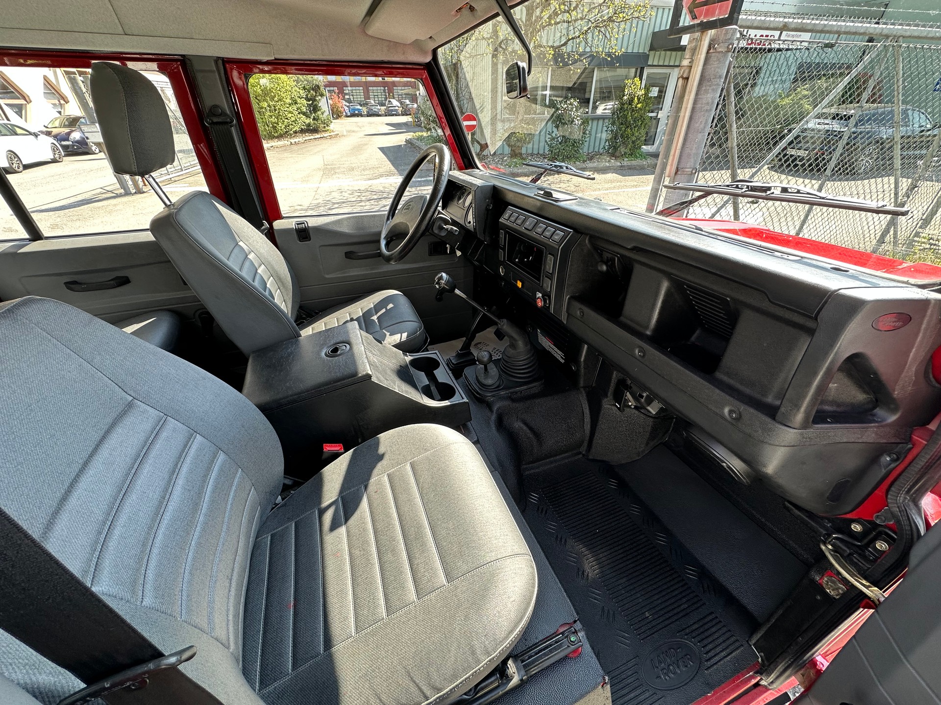 LAND ROVER Defender 130 2.5Td5-image-11