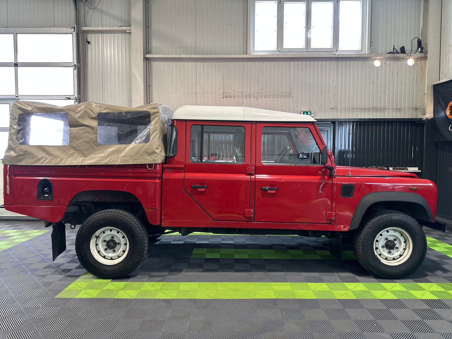 LAND ROVER Defender 130 2.5Td5-image-2