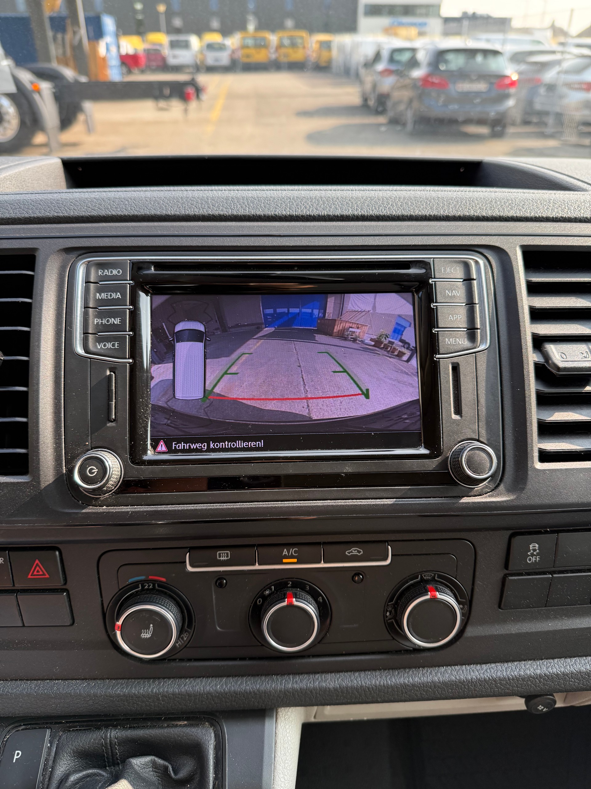 VW T6 2.0 TDI 4Motion DSG-image-10