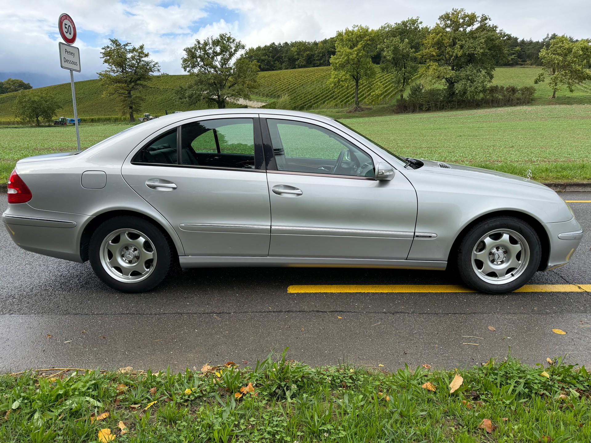 MERCEDES-BENZ E 240 Elégance-image-4