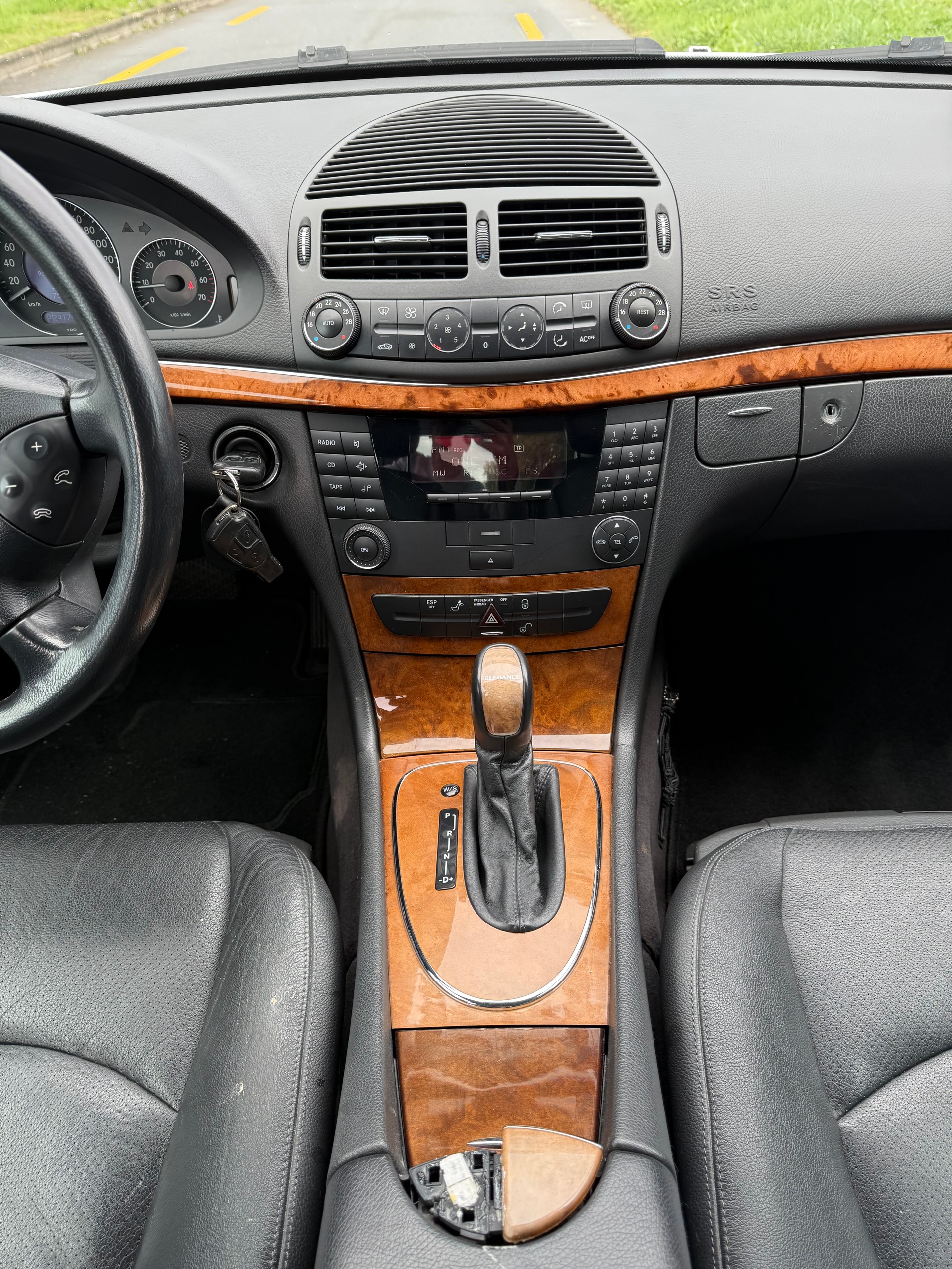 MERCEDES-BENZ E 240 Elégance-image-10