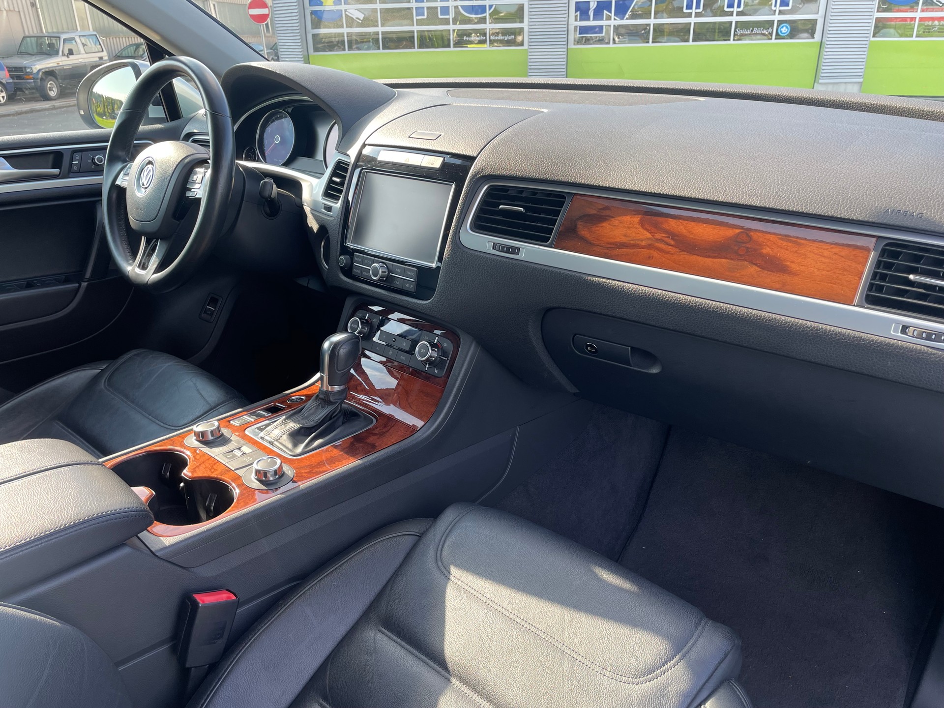VW Touareg 3.0 TSI Hybrid Tiptronic * HYBRID - 3500kg AHK *-image-14