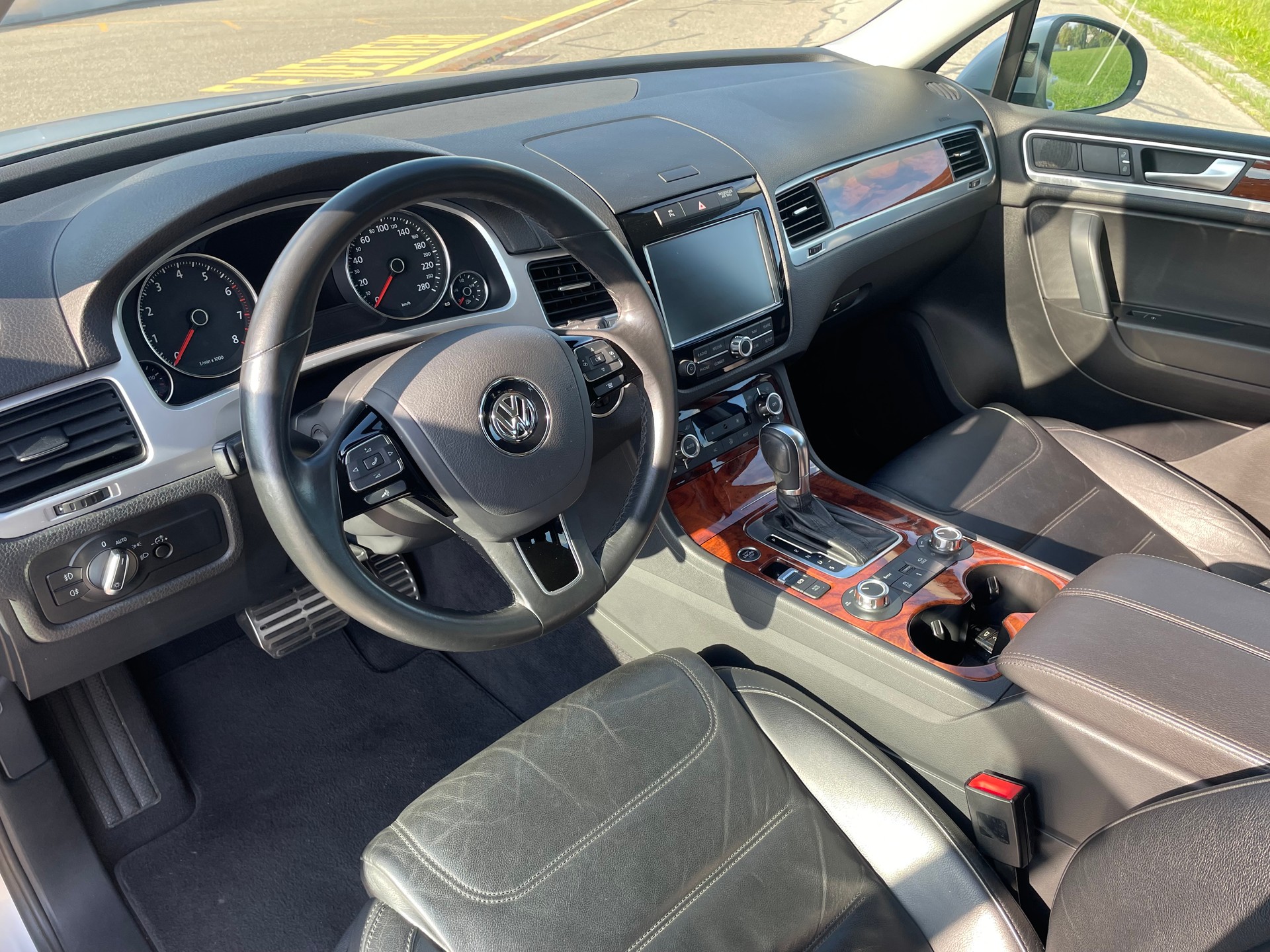 VW Touareg 3.0 TSI Hybrid Tiptronic * HYBRID - 3500kg AHK *-image-10