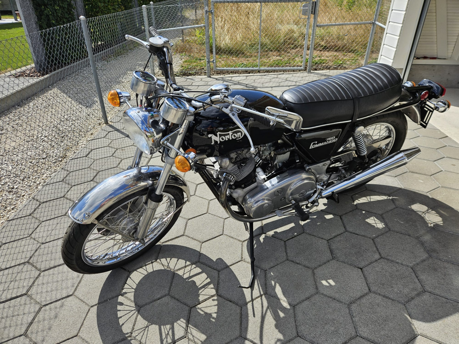 NORTON Commando 750