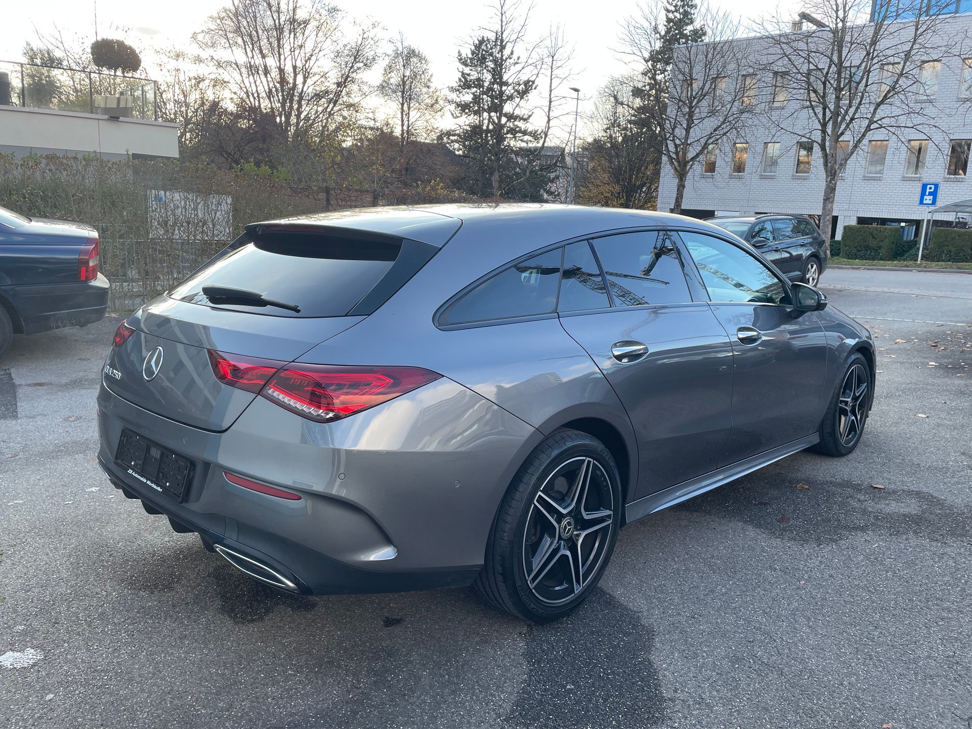 MERCEDES-BENZ CLA Shooting Brake 250 7G-DCT AMG Line-image-3