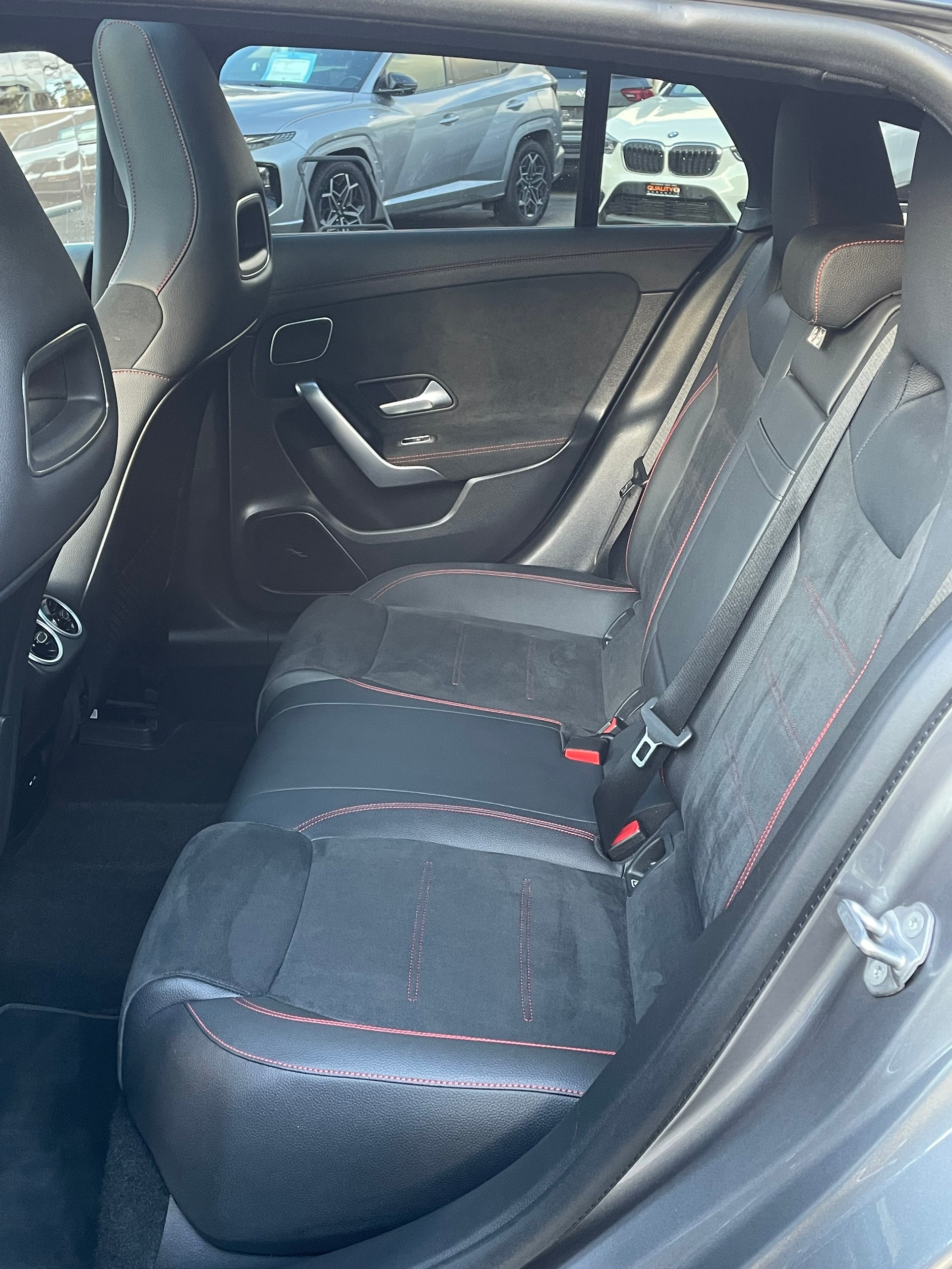MERCEDES-BENZ CLA Shooting Brake 250 7G-DCT AMG Line-image-8