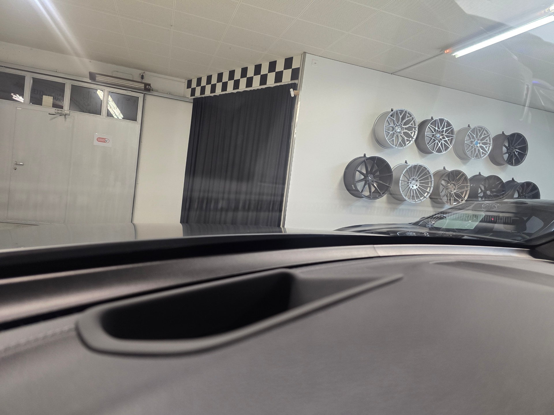 MERCEDES-BENZ GLC Coupé 63 S AMG 4Matic - Sonderlackierung-image-15