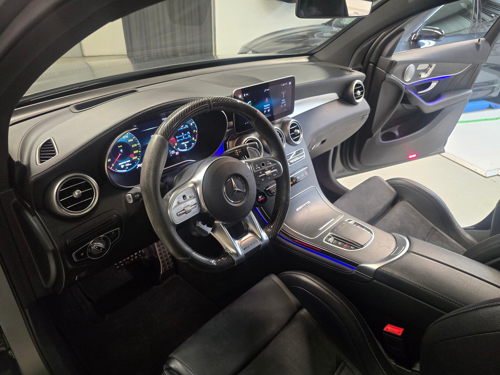MERCEDES-BENZ GLC Coupé 63 S AMG 4Matic - Sonderlackierung-image-11