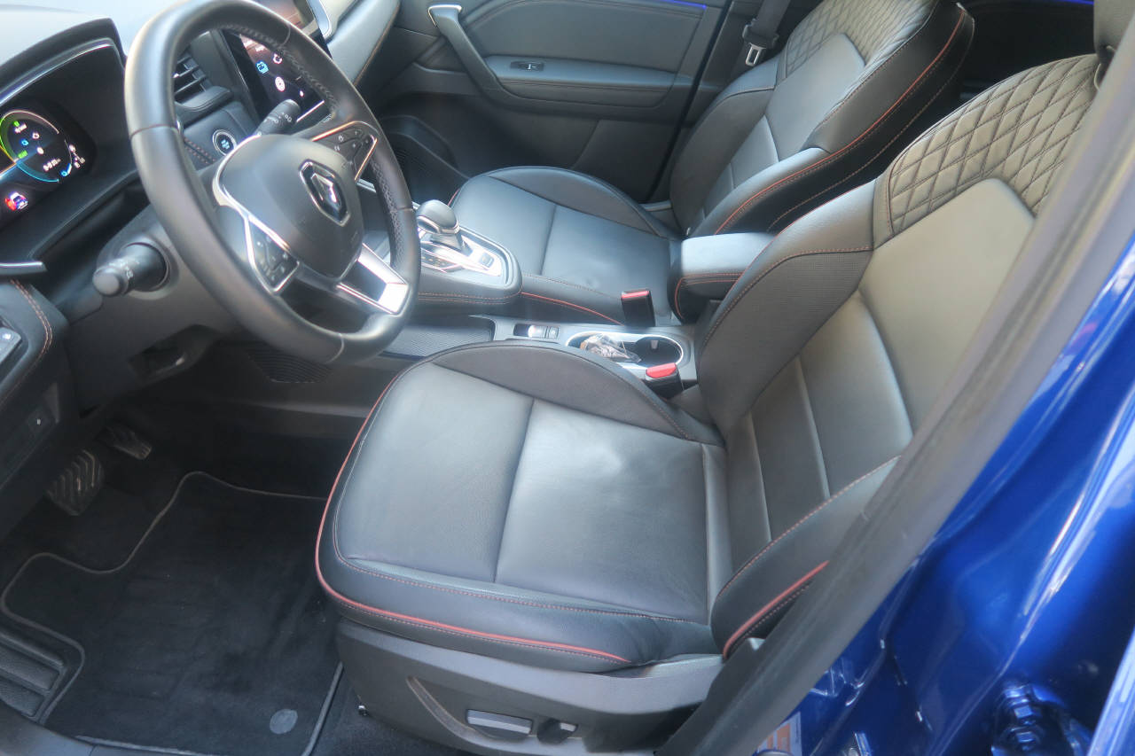 RENAULT Captur 1.6 E-Tech Plug-in iconic-showroom-element-3