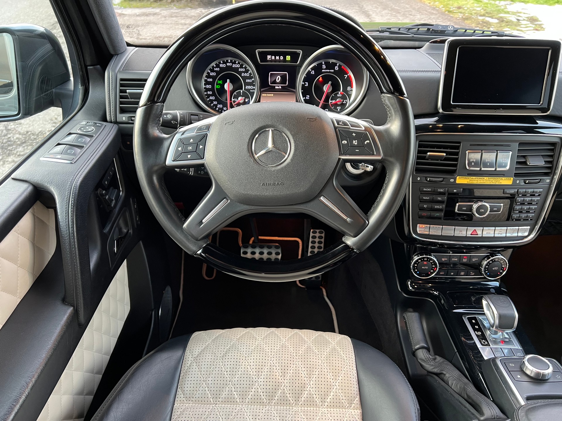 MERCEDES-BENZ G 63 AMG Automatic-image-12
