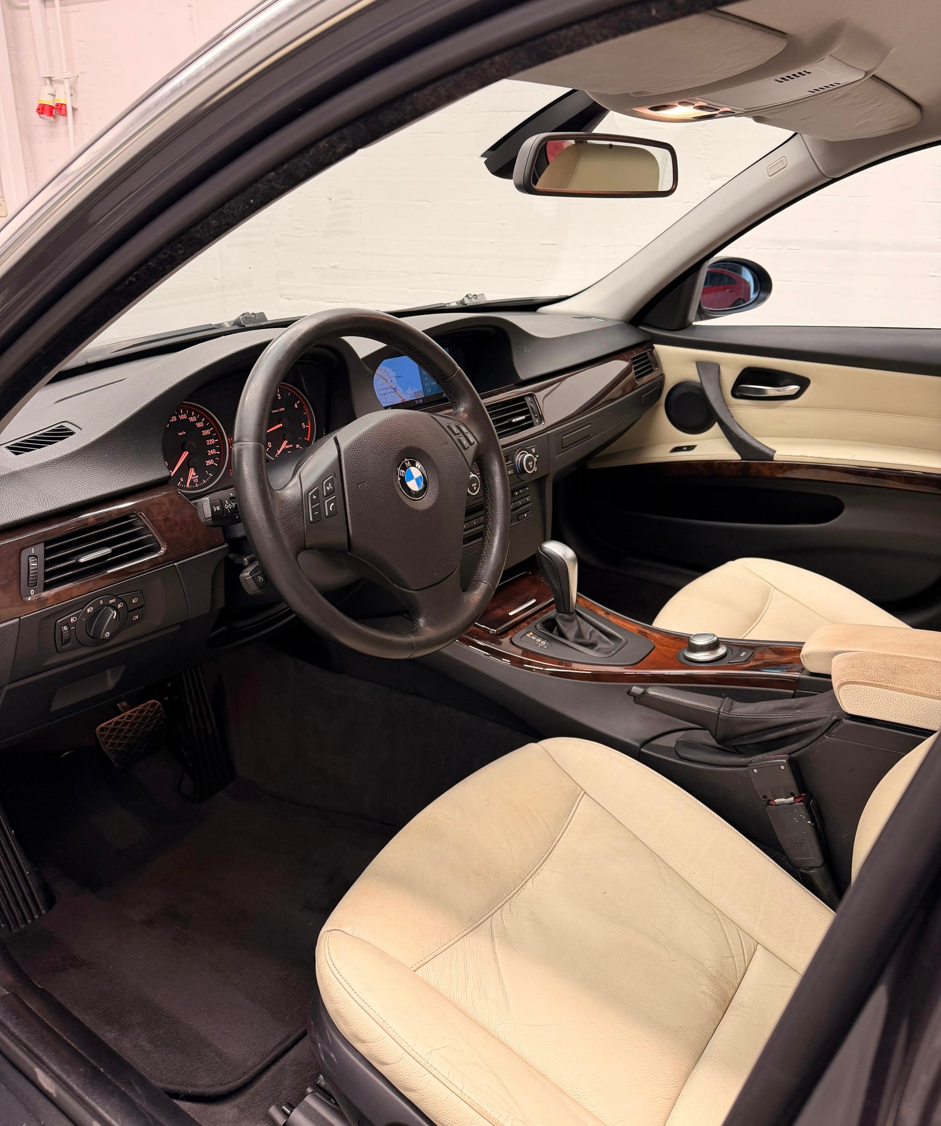 BMW 325d (3.0 Diesel) Sport Edition Automat Frisch ab MFK Top Angebot-image-12
