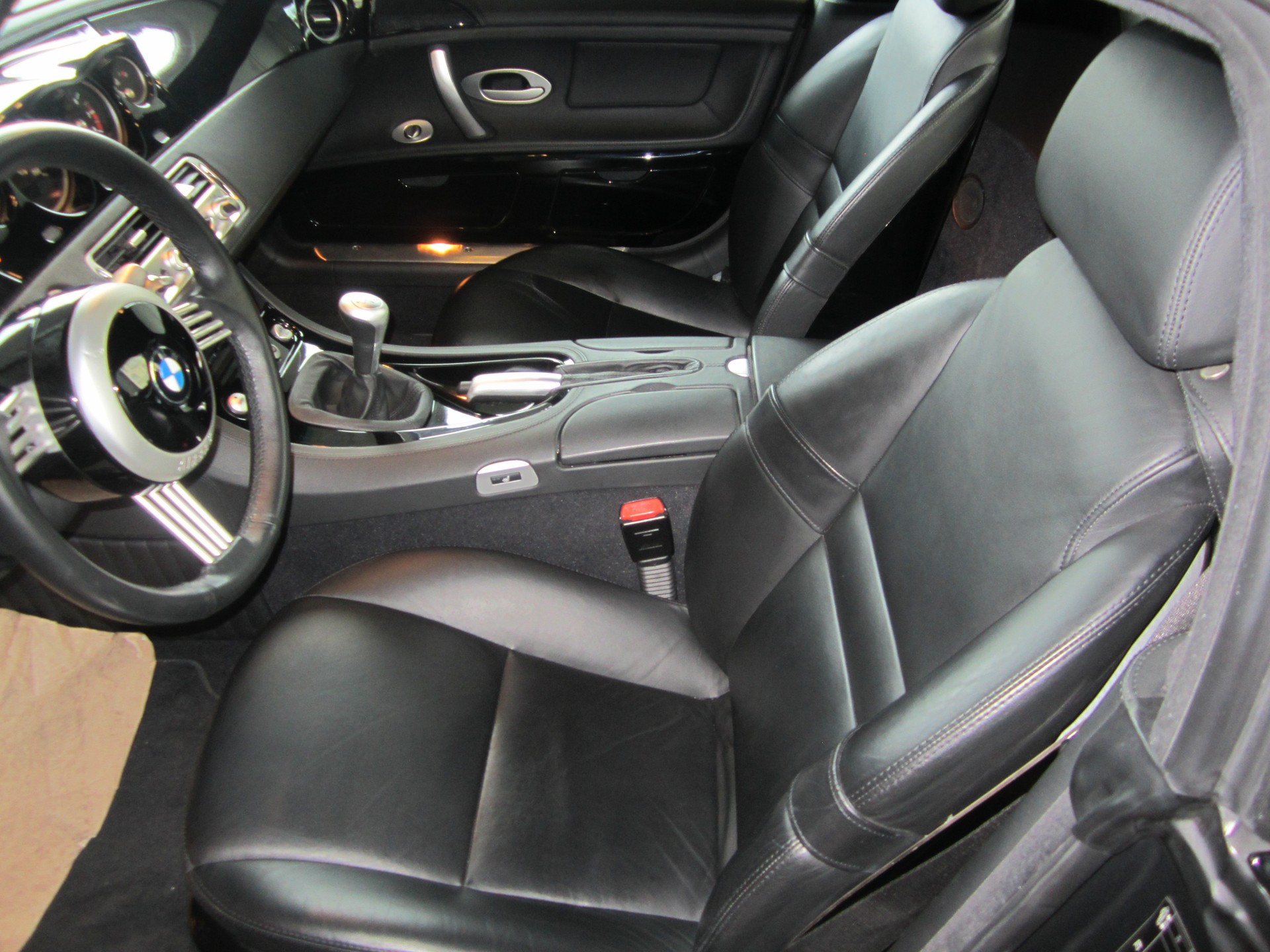 BMW Z8 Roadster-image-1